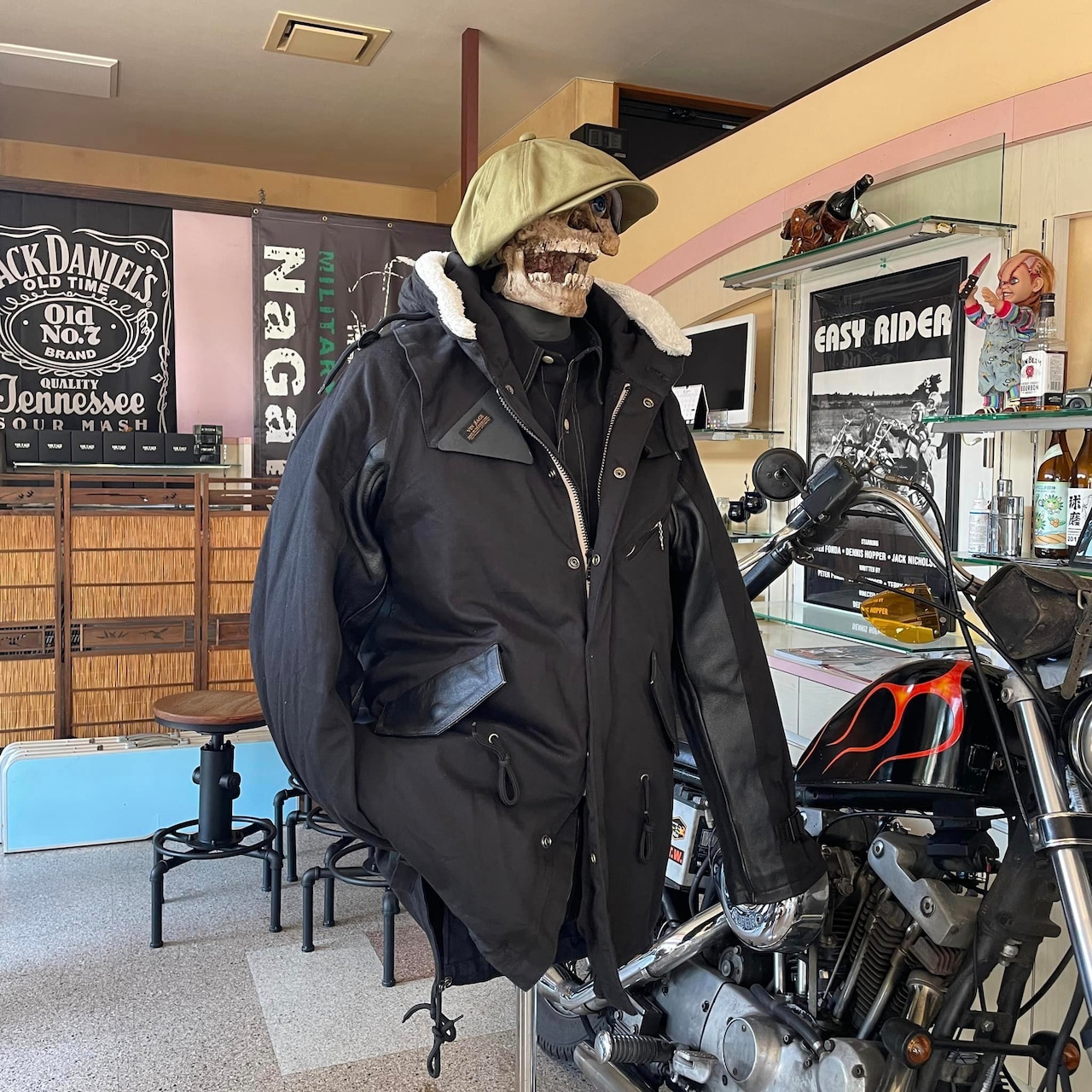 V&Aの厚手のコットンツイル地×水牛革のバイカーズモッズコート