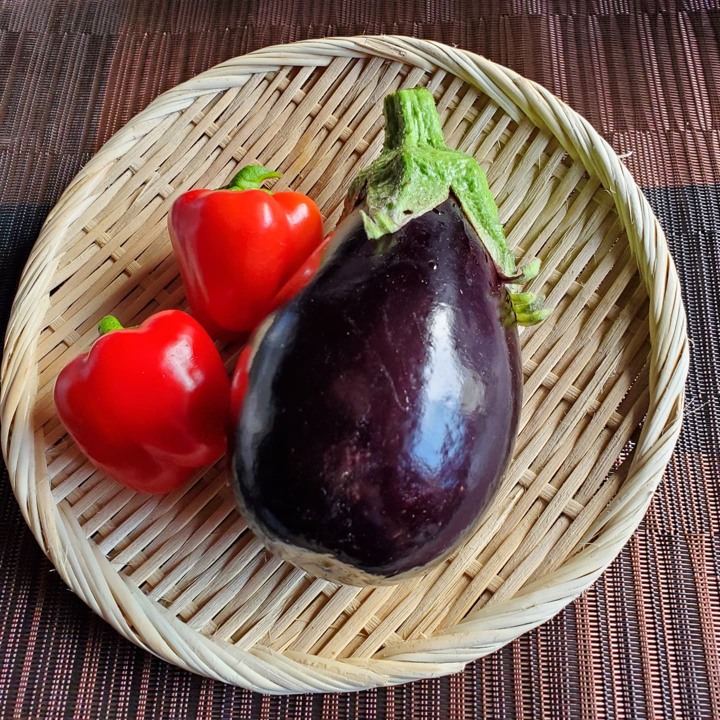 野菜たちは暑さに負けず元気です🍆