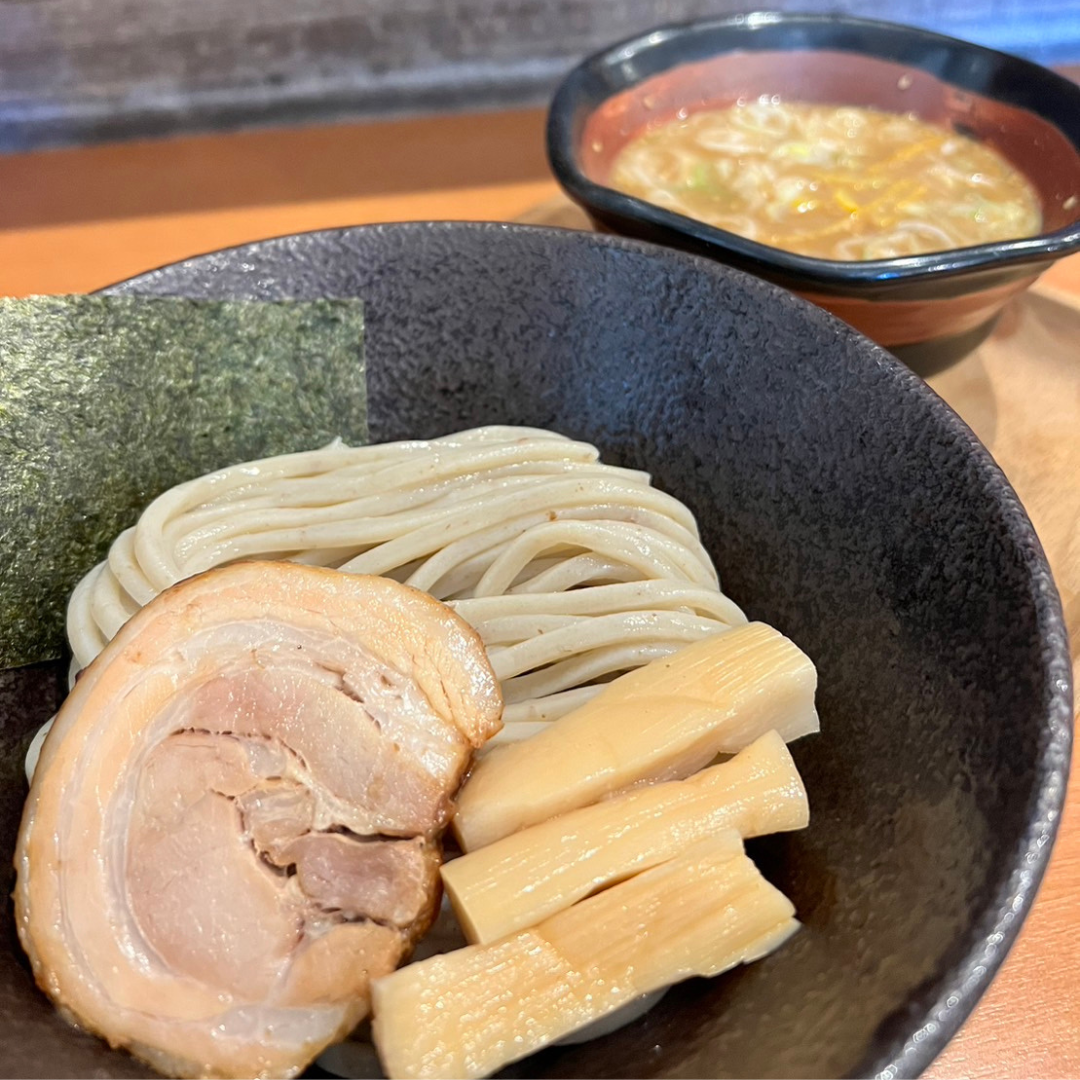 味噌のコクと豚骨魚介の旨味が詰まった、味噌つけ麺
