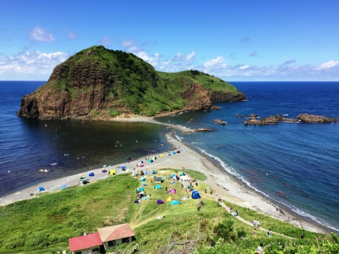 二ツ亀海水浴場は「日本の快水浴場100選」にも選ばれ「ミシュラン・グリーンガイド・ジャポン」2つ星
