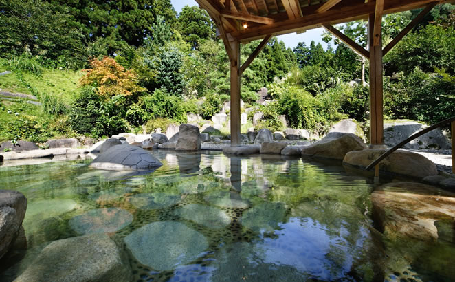 全国トップレベルの最高水準のラジウム含有量を誇る名湯をもつ村杉温泉「長生館」はいかがですか。