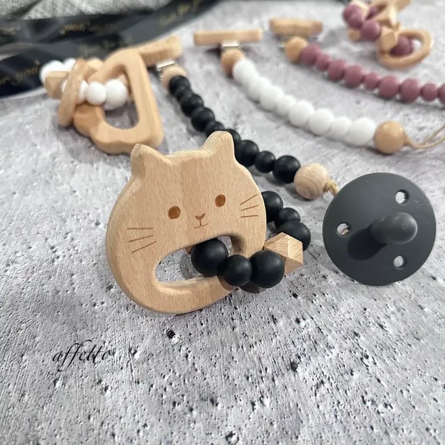NEW item✨ベビーのおしゃぶりホルダー＆ガラガラSET♡