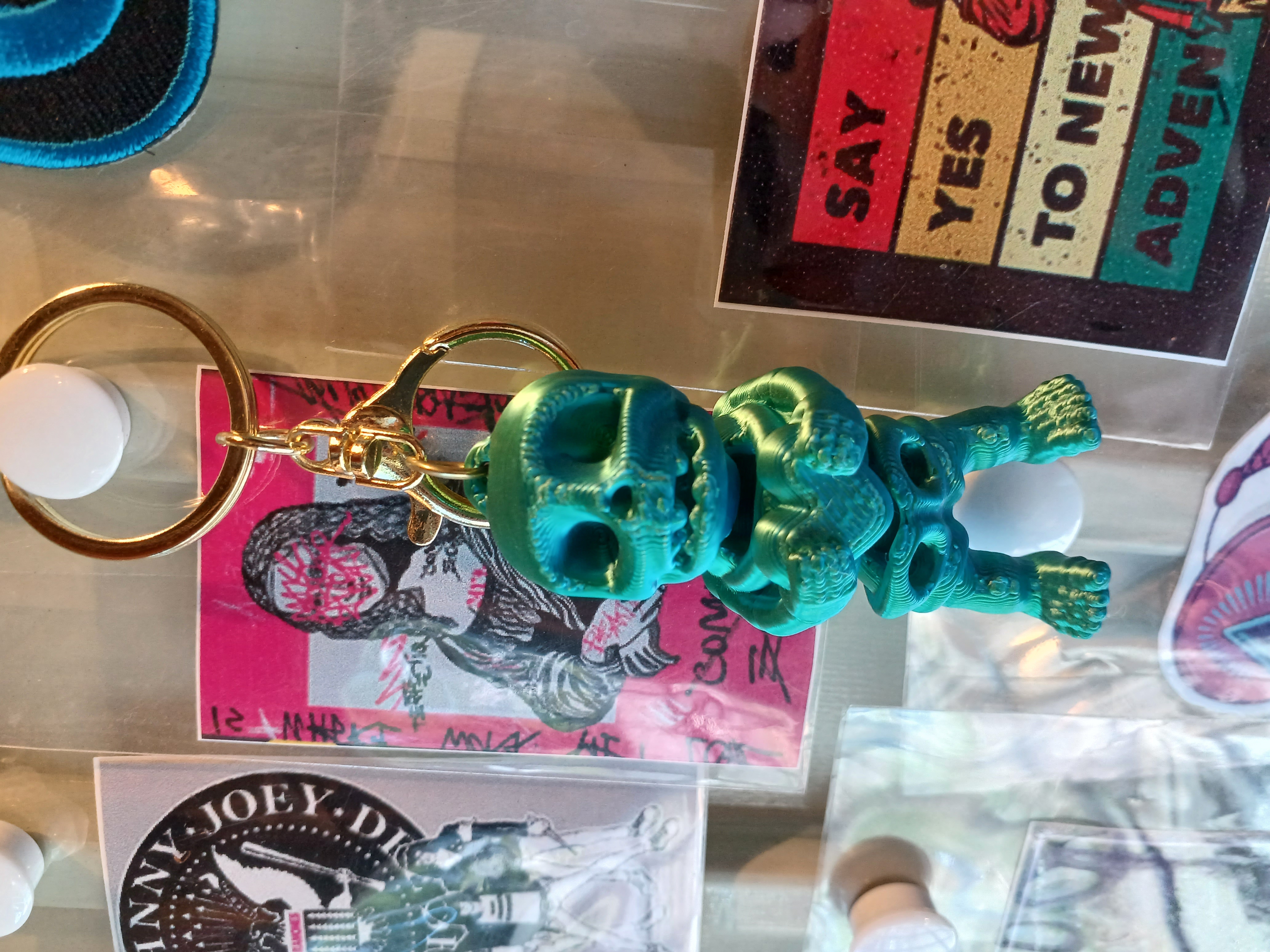なんともレインボーなかわゆい骨骨キーホ💀