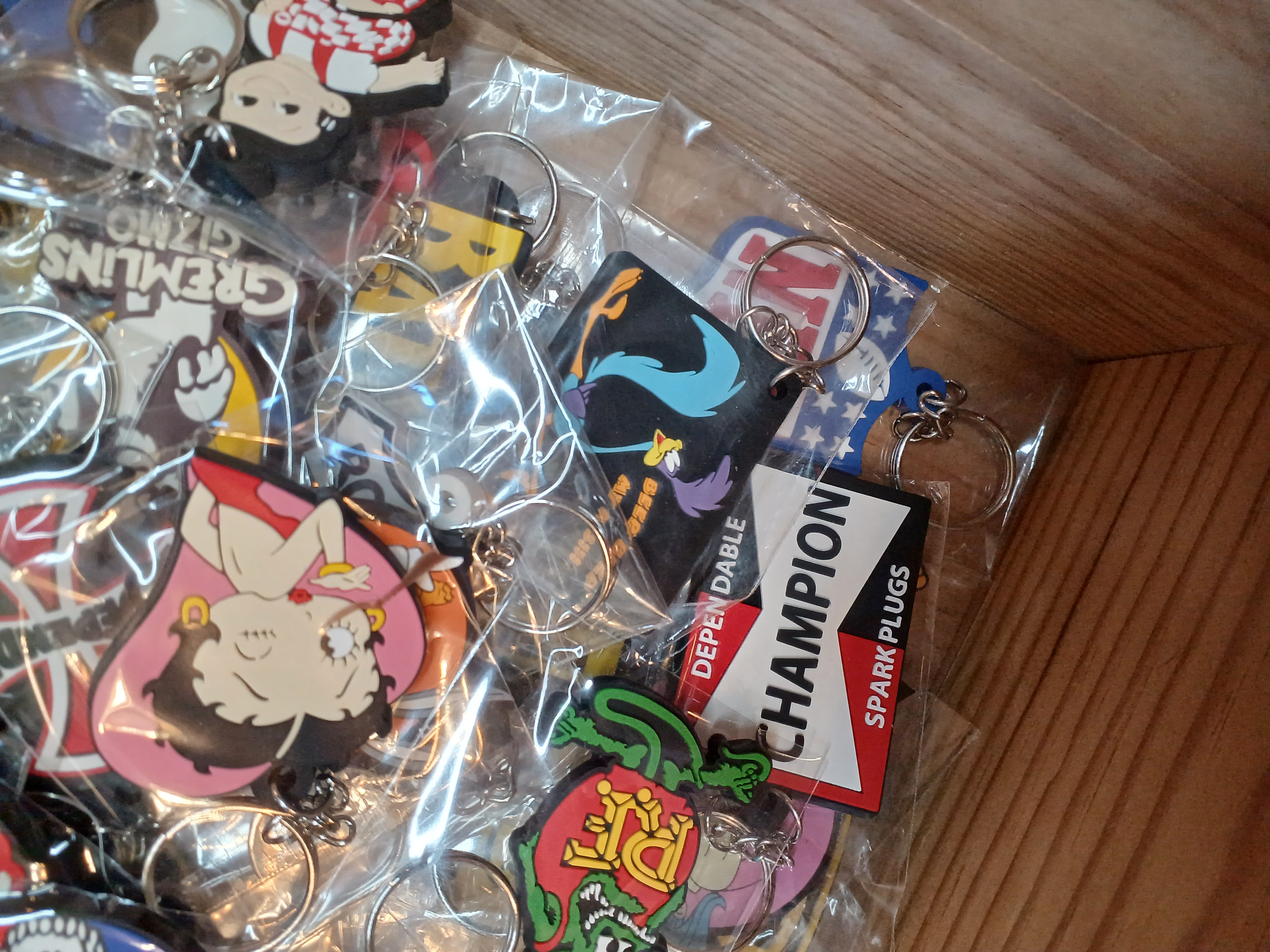 人気のラバーキーホルダー大量に入荷してます♪