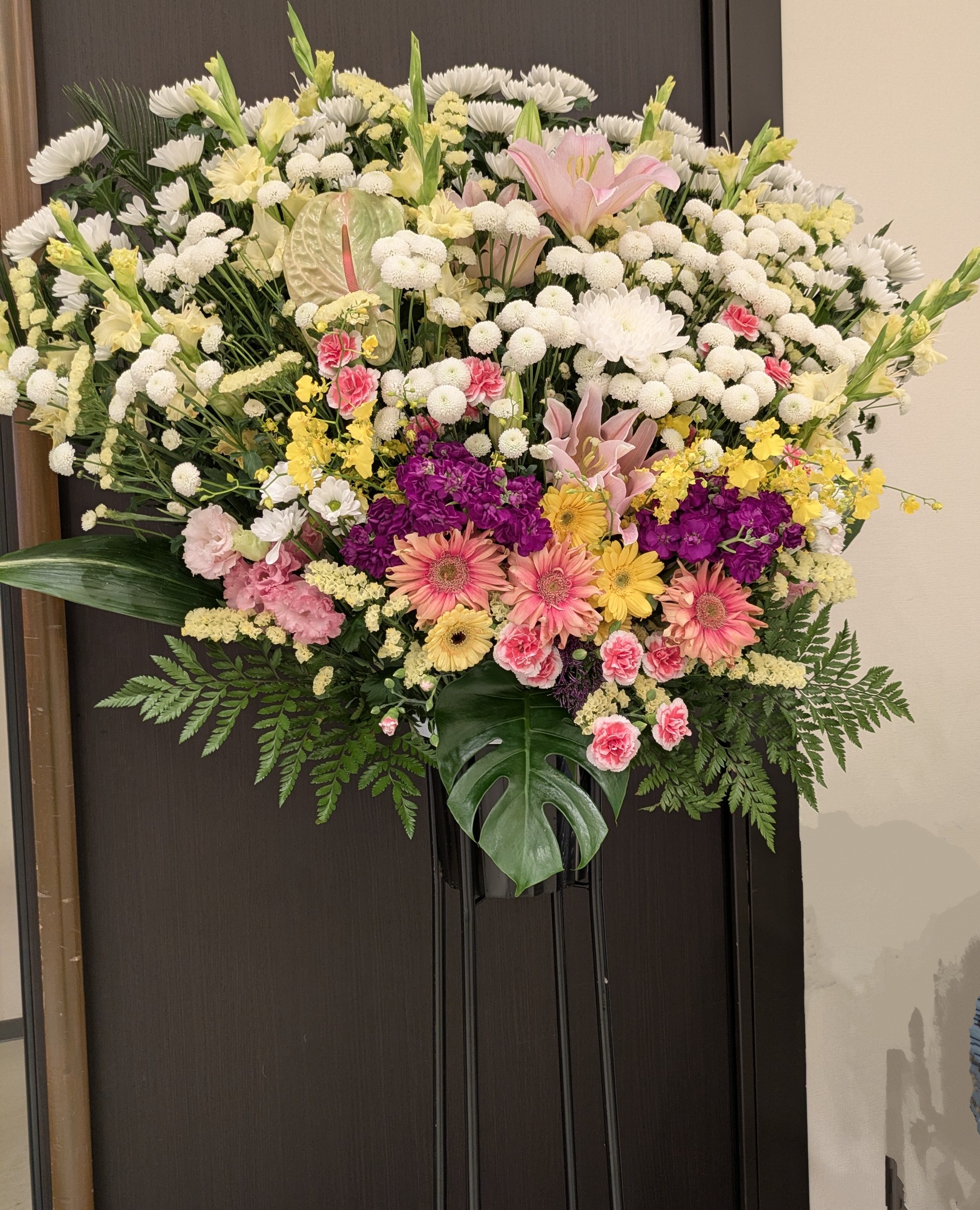 お通夜のスタンド花