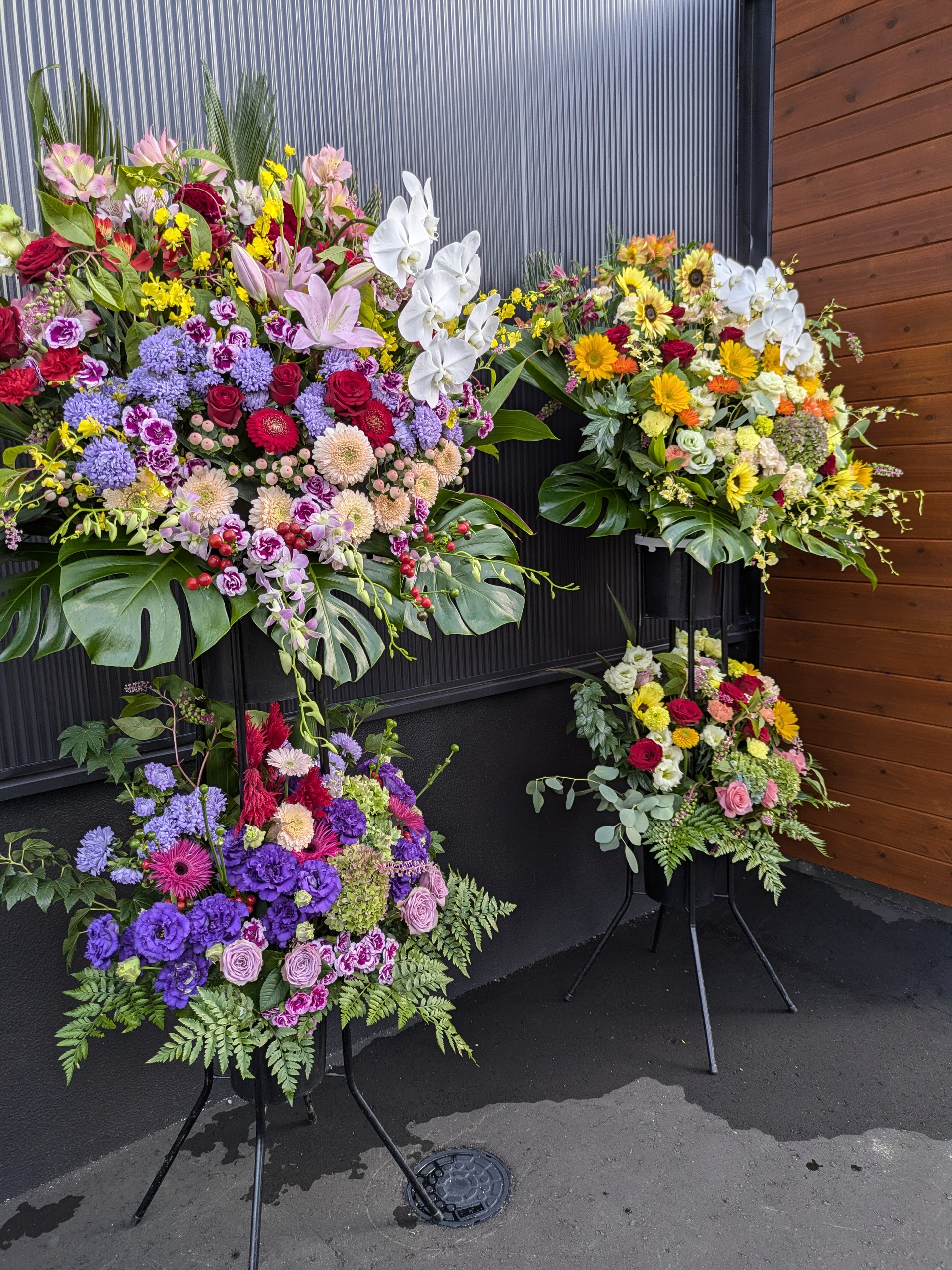 開店お祝いのスタンド花