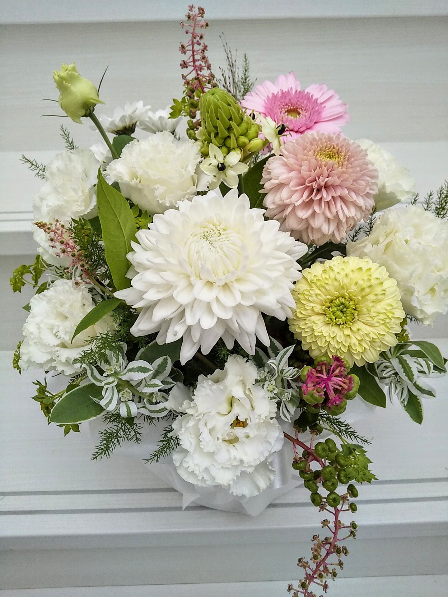 お悔みのお花ご注文いただきました。　【札幌市北区太平のお花屋さん　花だより】
