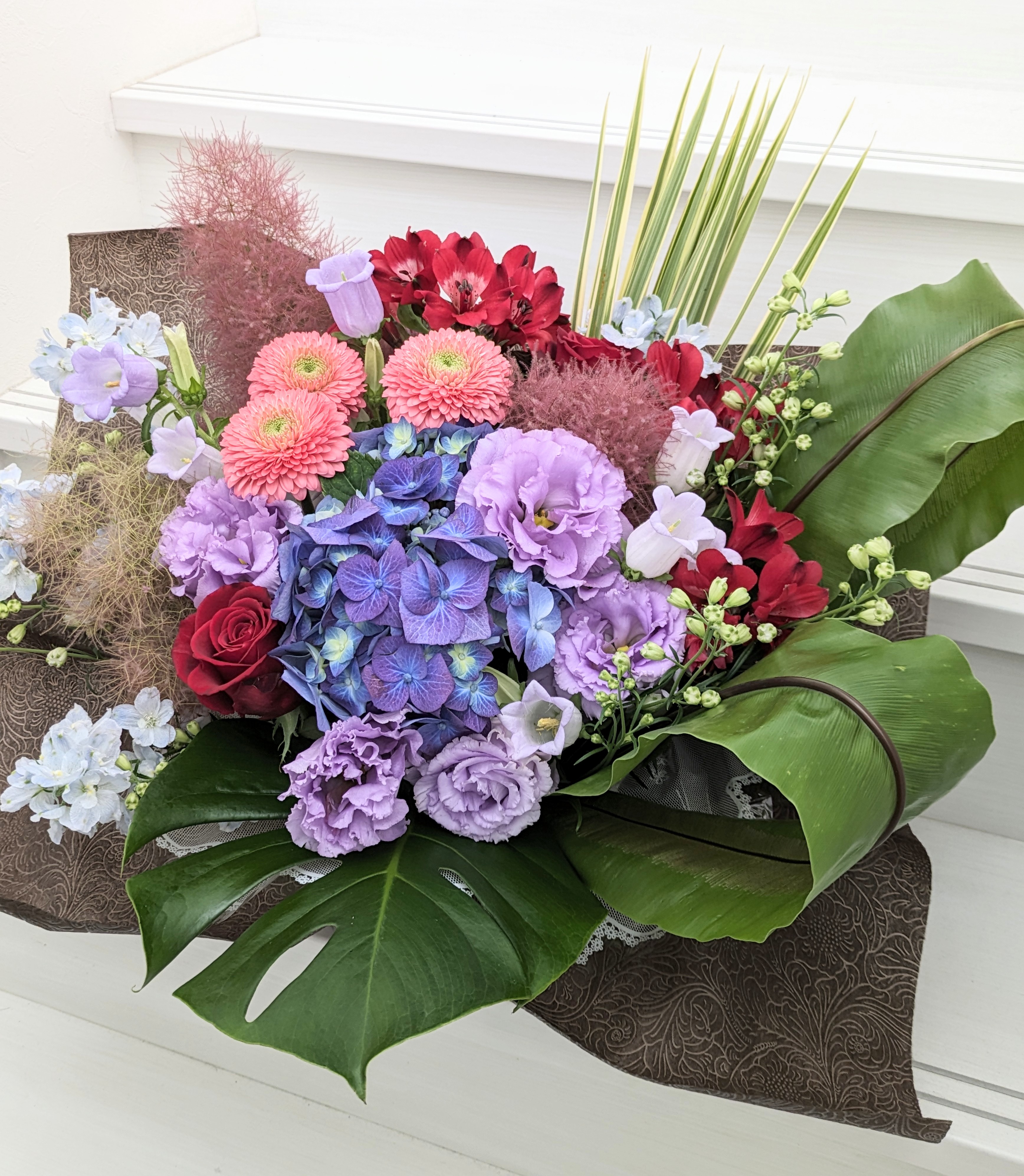 お誕生日のアレンジ花　【札幌市北区太平のお花屋さん　花だより】