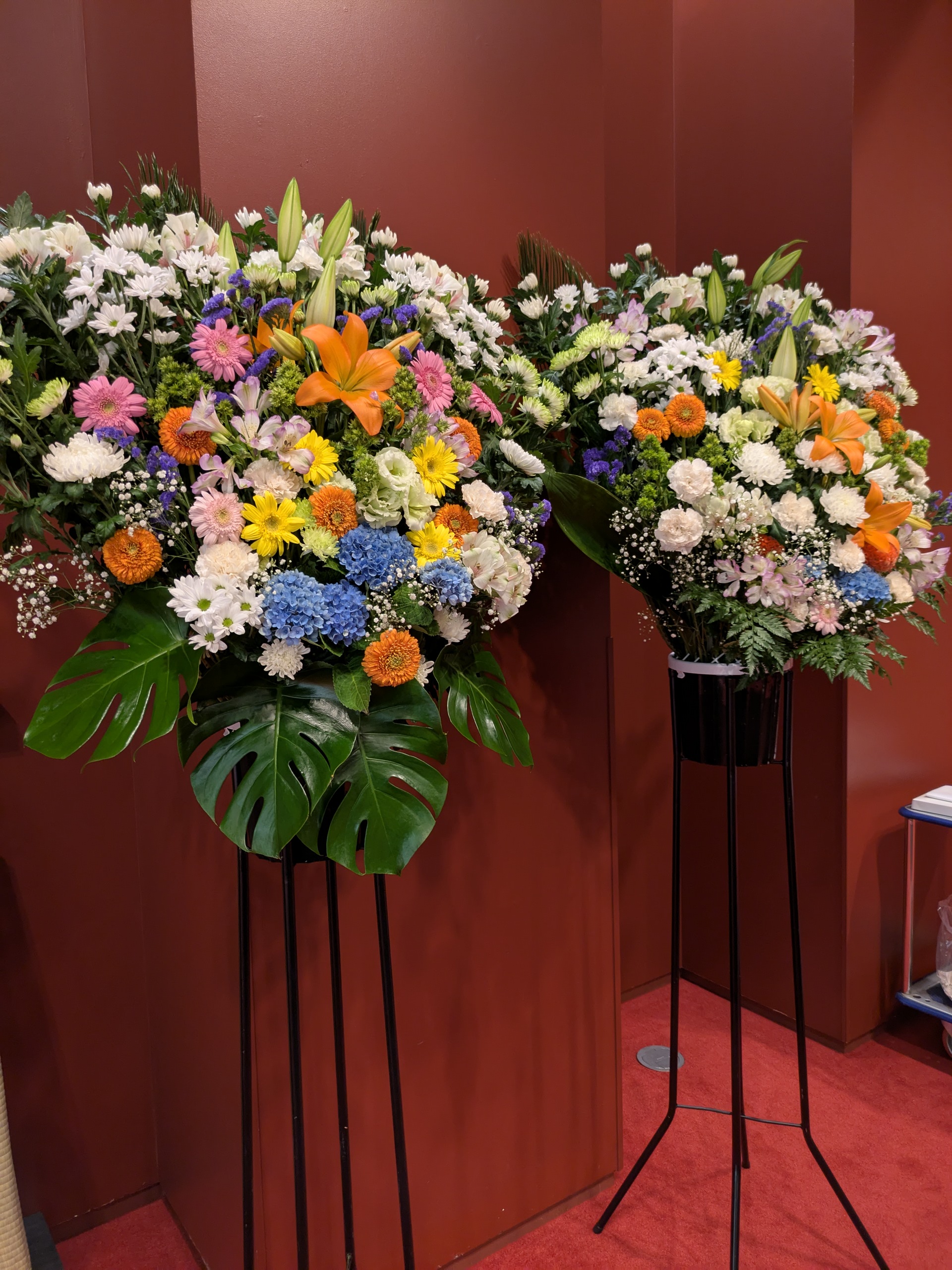 お通夜のスタンド花