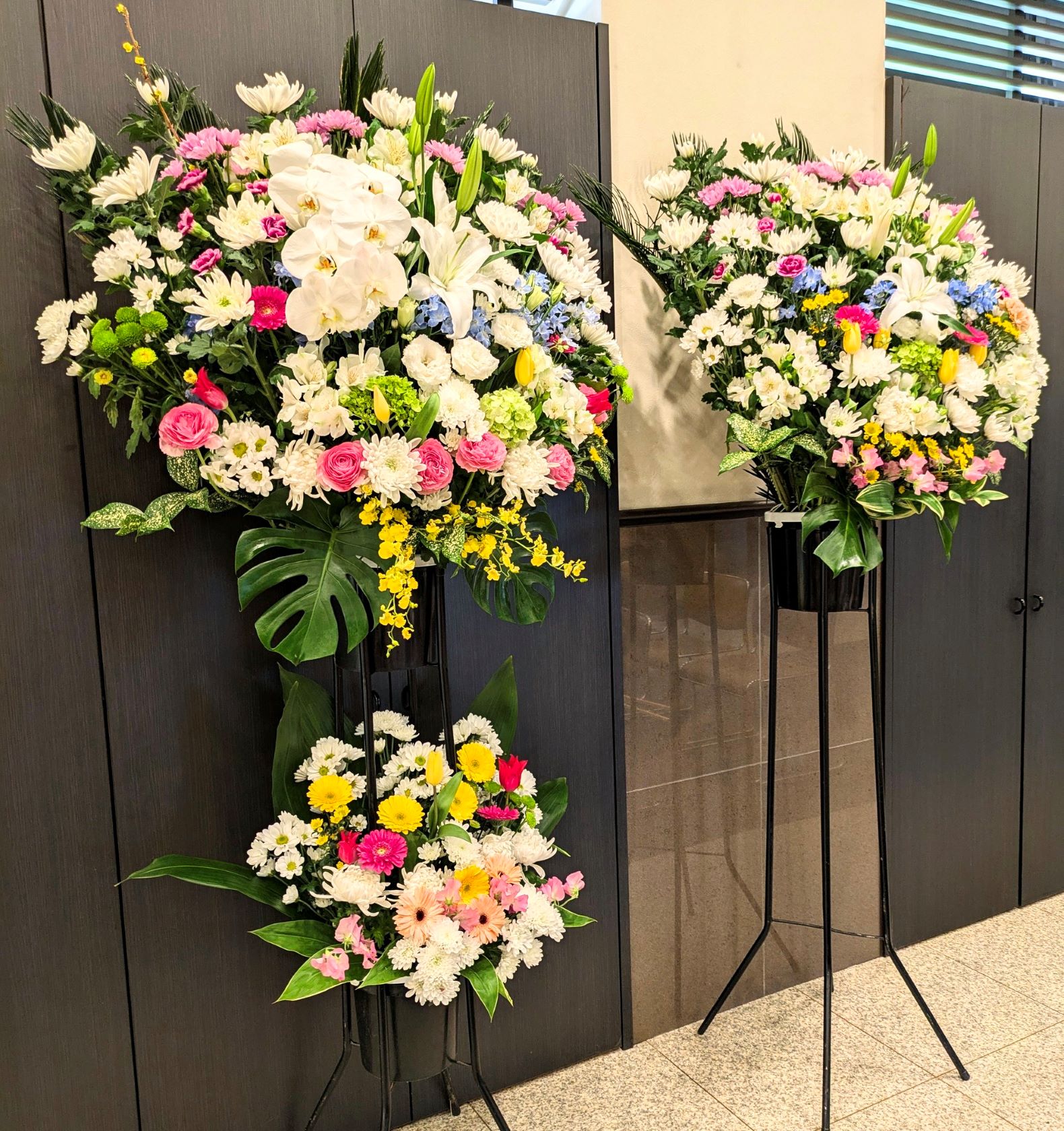 お通夜のスタンド花