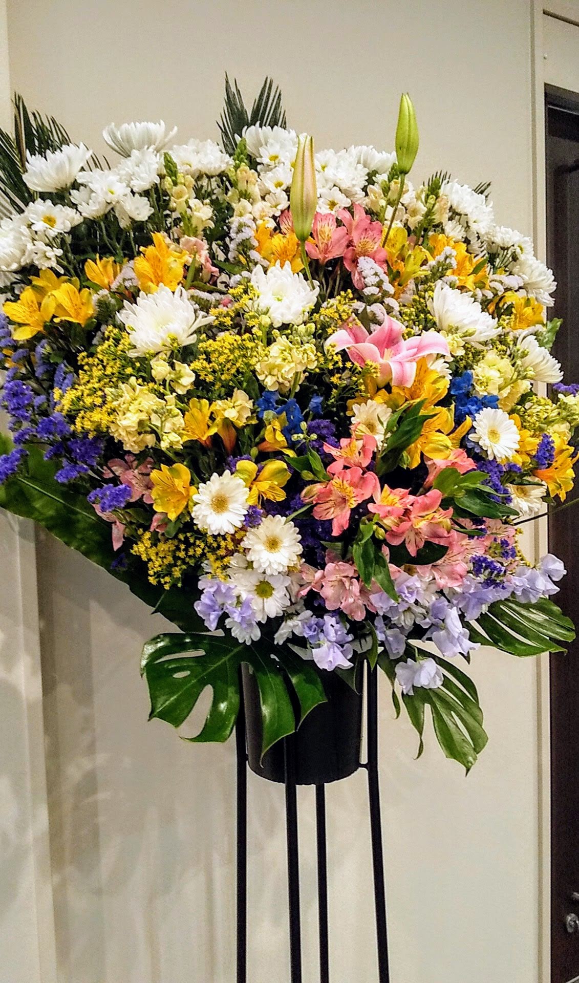 お通夜のスタンド花　【札幌市北区太平のお花屋さん　花だより】