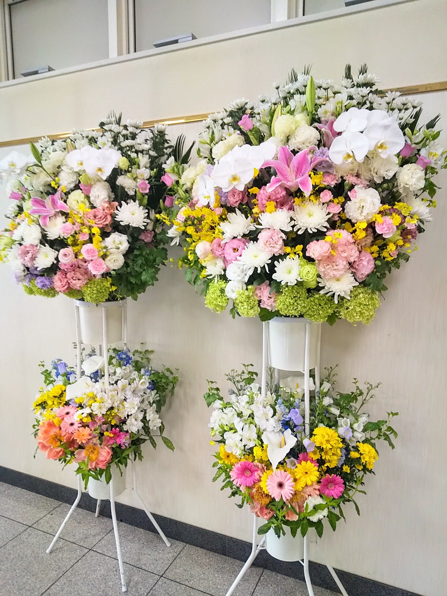 お通夜のスタンド花お届けいたしました。【札幌市北区太平のお花屋さん　花だより】