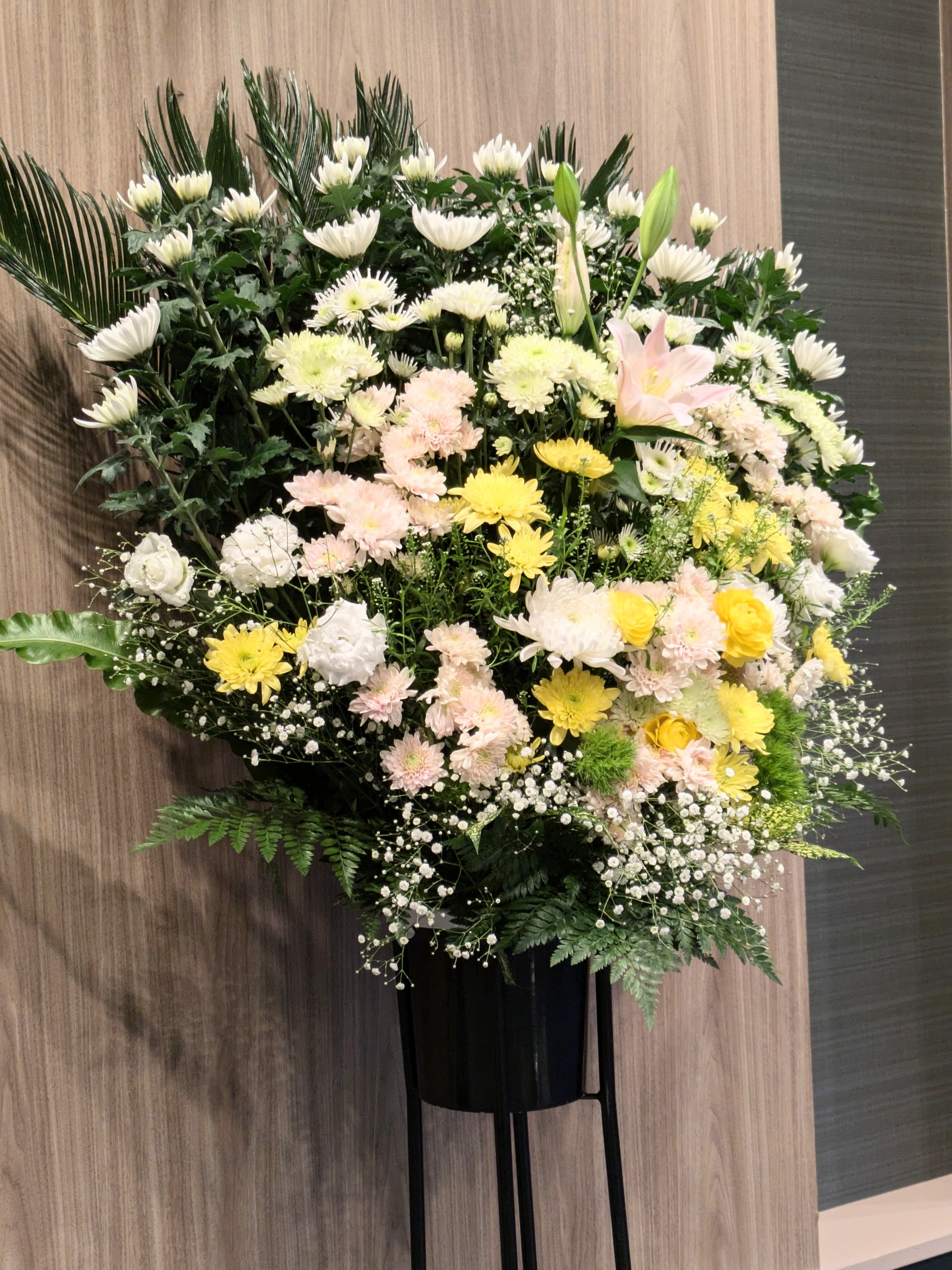 お通夜のスタンド花