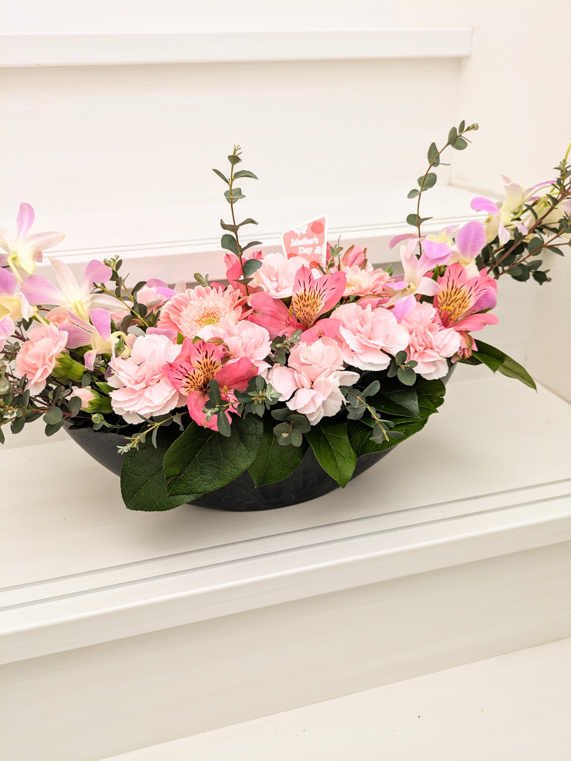 お誕生日のアレンジフラワー