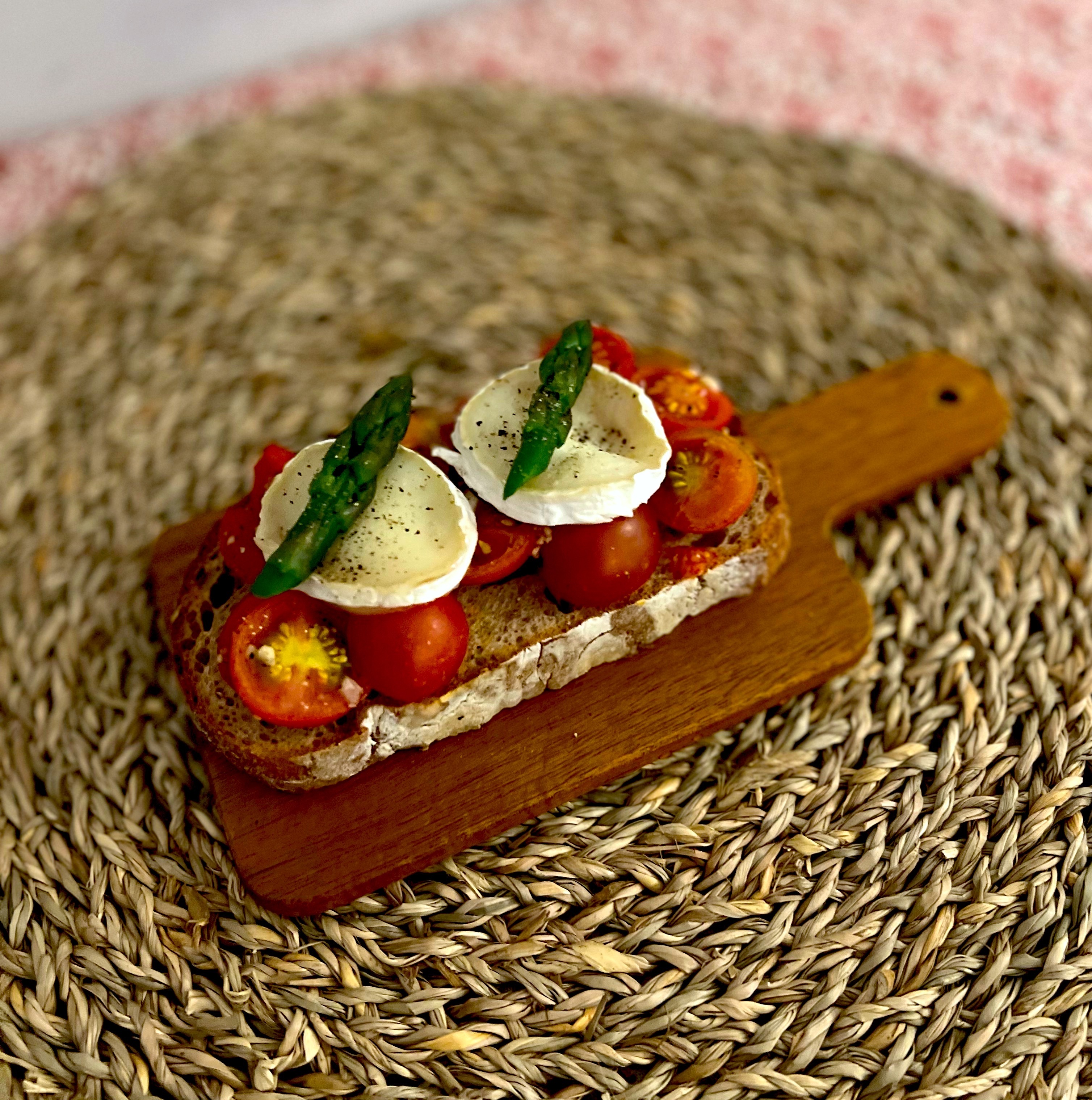 マス・ド・ジャニーニ ル タン デ ジタンロゼ × ニース風サラダ & トマトとチーズのタルティーヌ