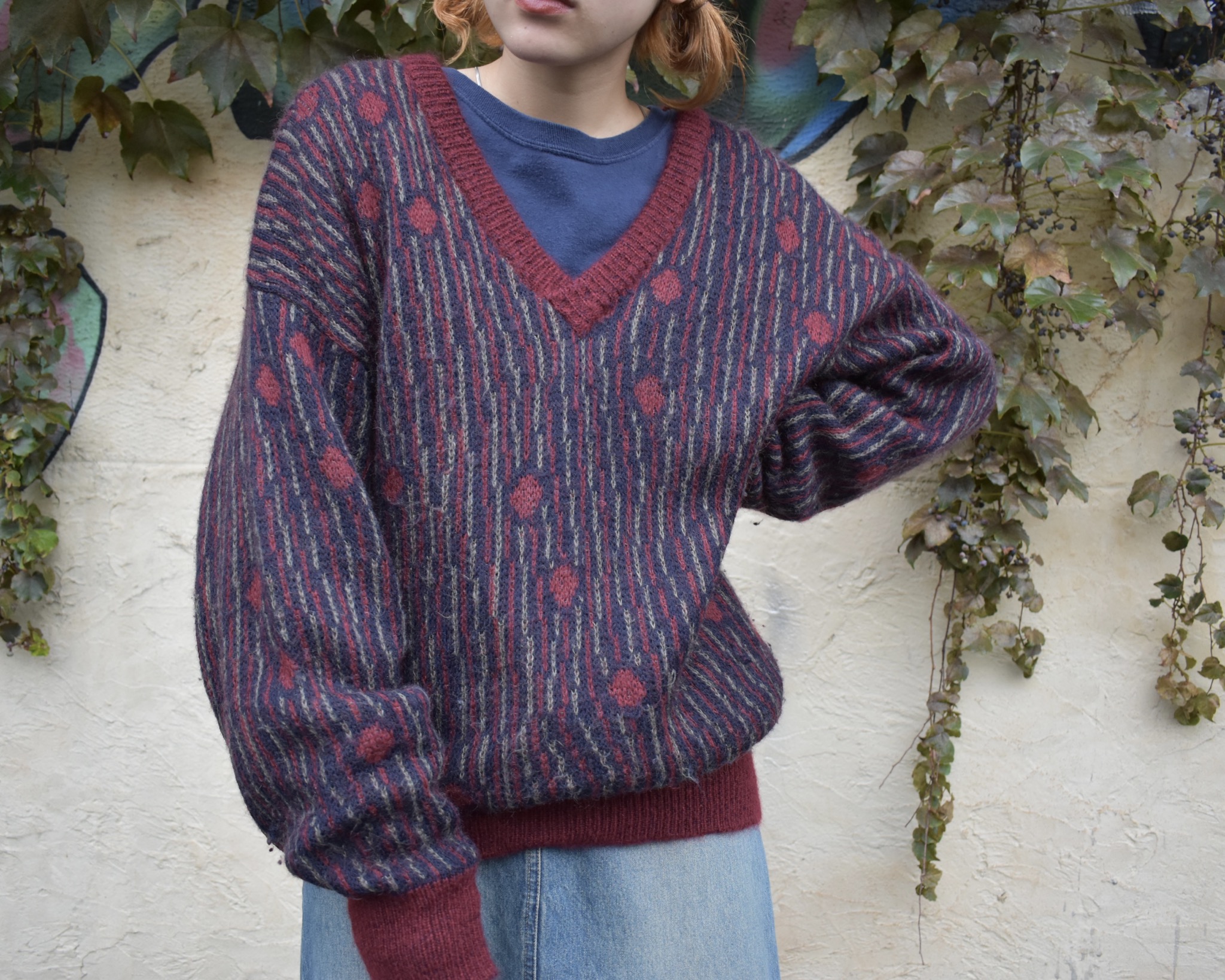 V neck design knit