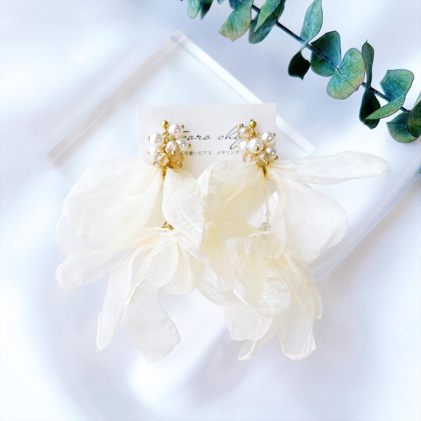 パールシフォンロングピアス ハンドメイド…❤️