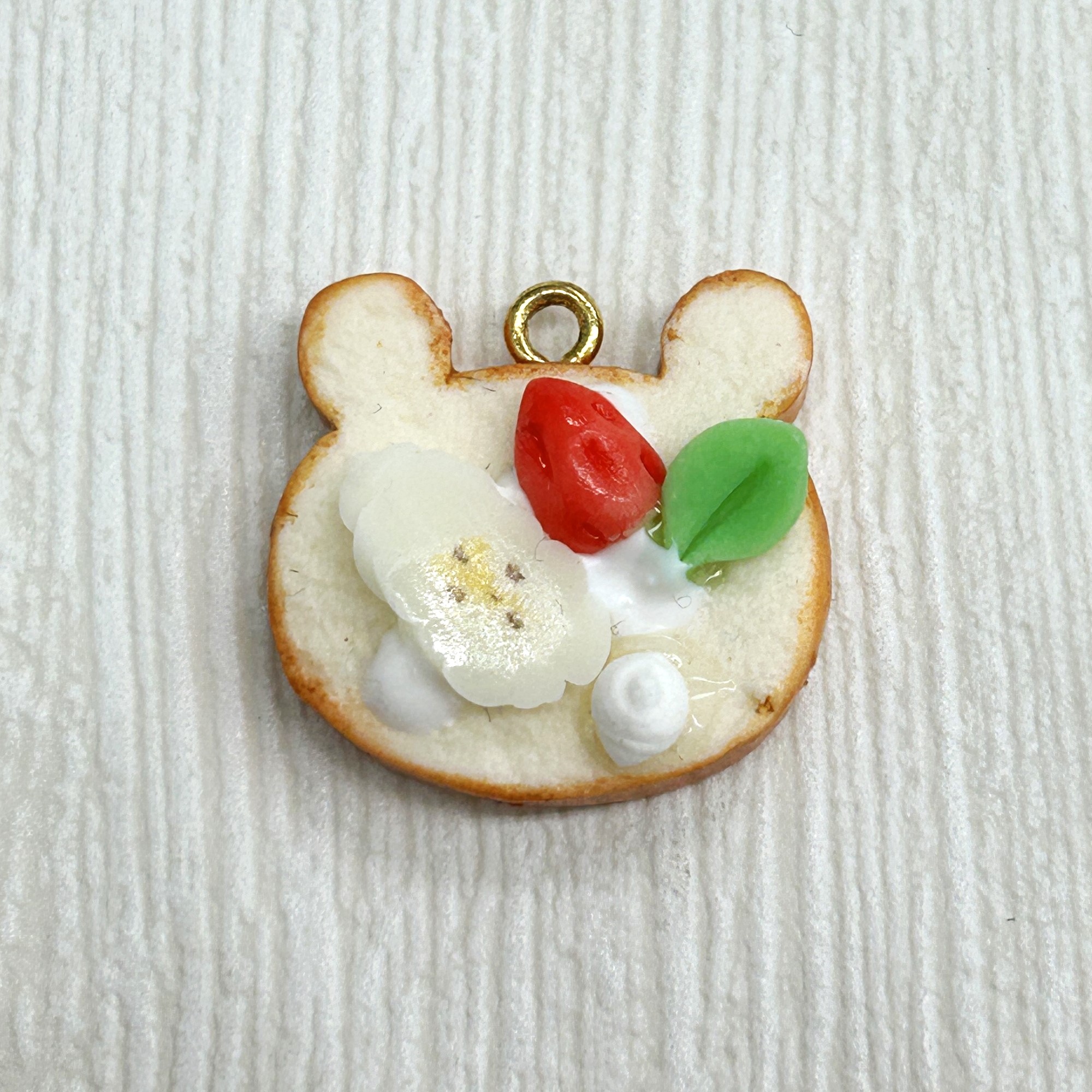 「くまパン　ストロベリーバナナ」を入荷しました。