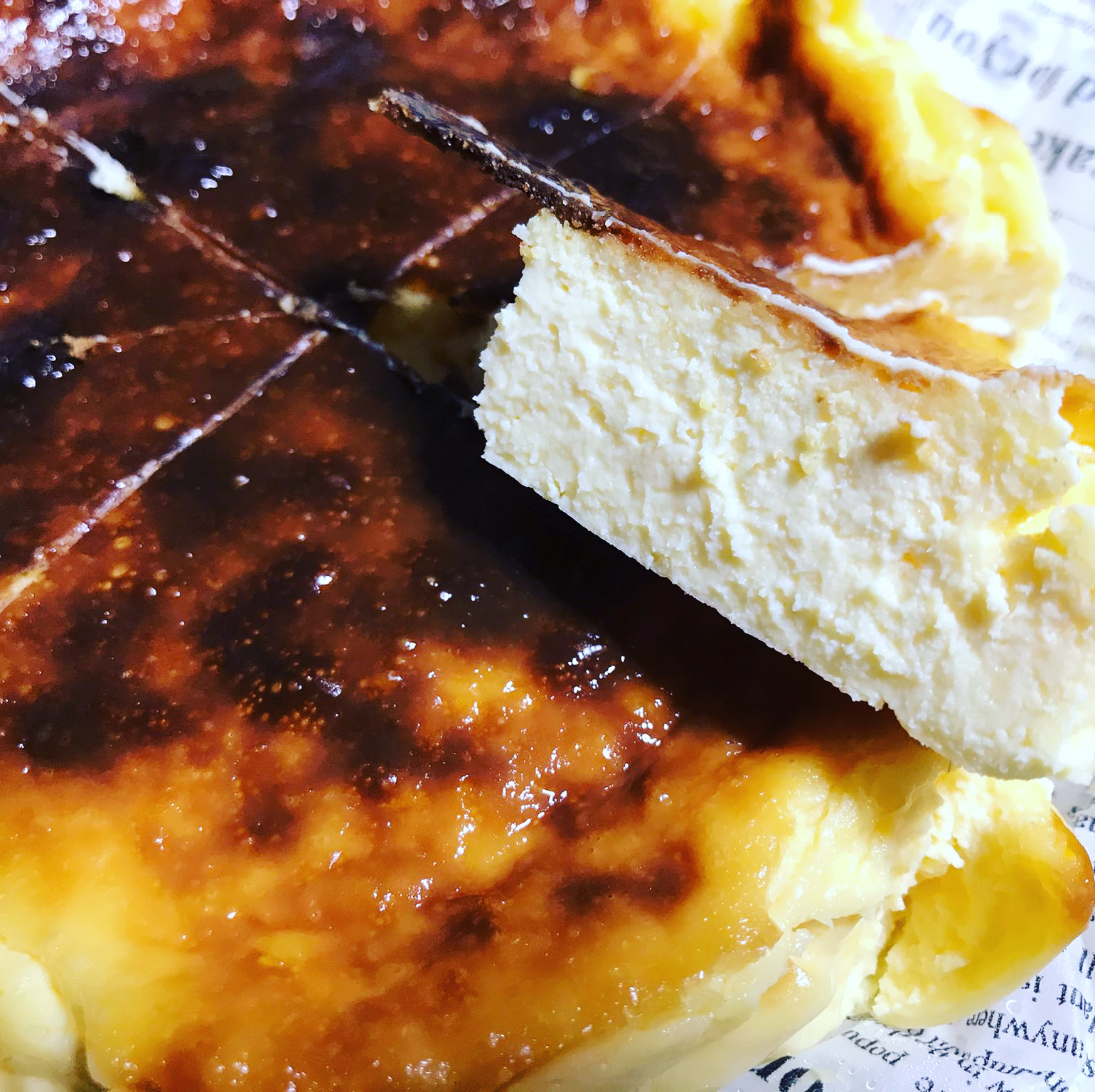 バスクチーズケーキとは？