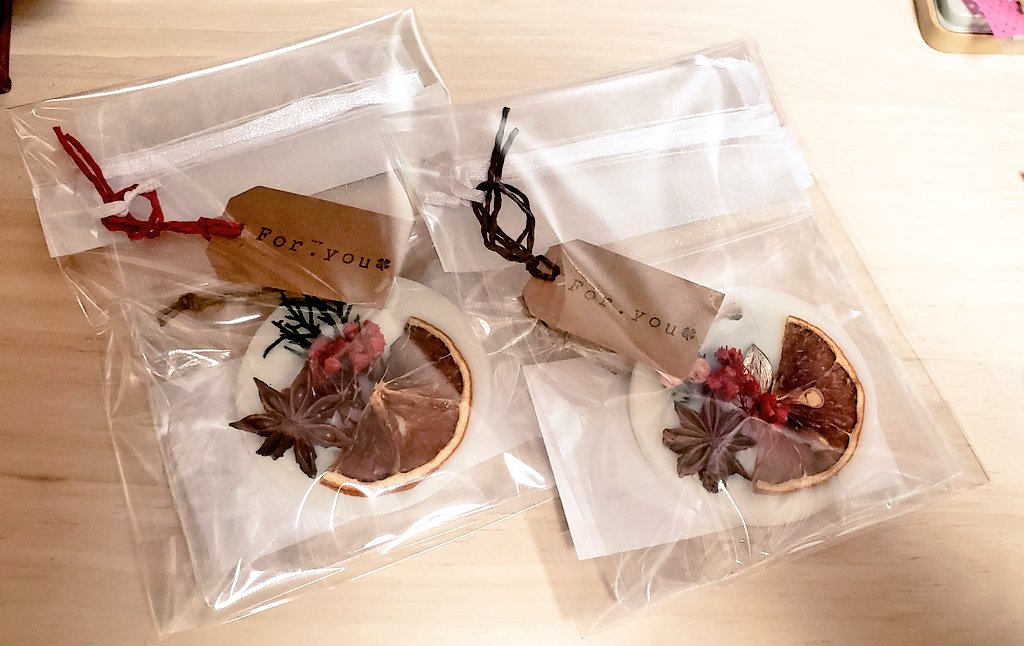 商品《アロマワックスサシェ》