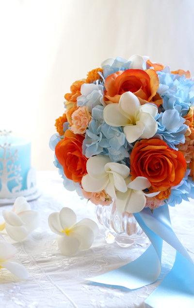 海外挙式にいかがでしょうか？　プルメリアが可愛い！ウェディングブーケと花冠です。