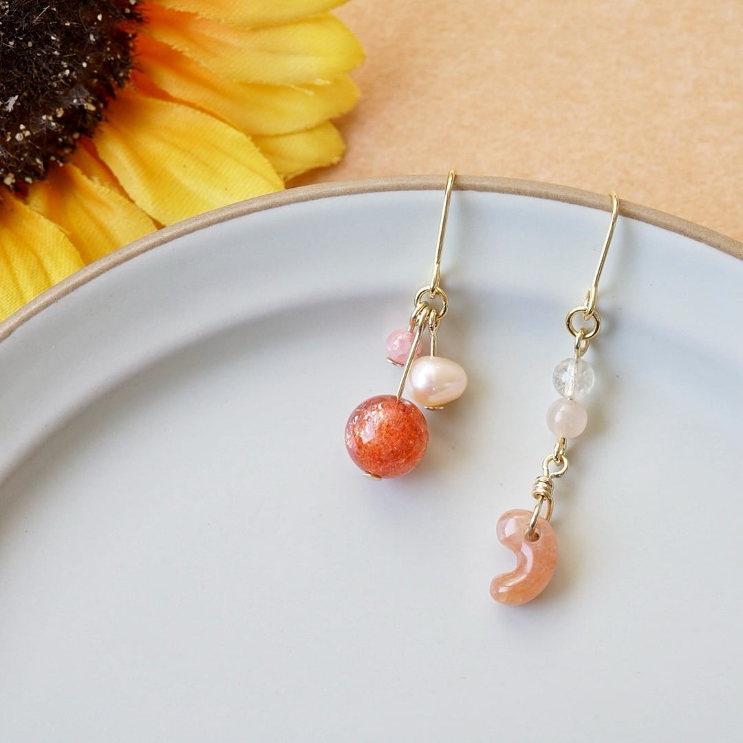 オレンジアベンチュリン勾玉とサンストーンのピアス