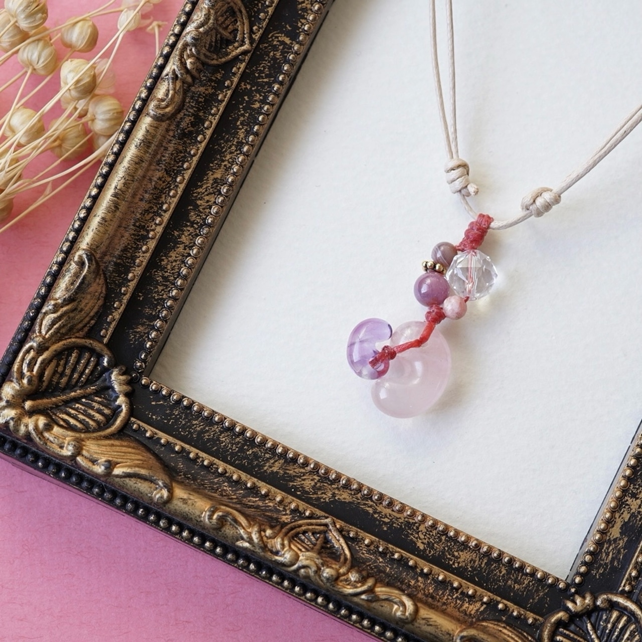 ローズクォーツ勾玉とアメジスト勾玉のチョーカー