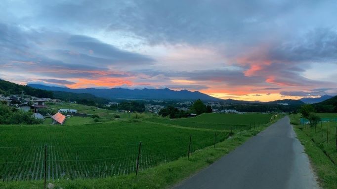 長野県茅野市　当ファームから望む八ヶ岳の夜明け