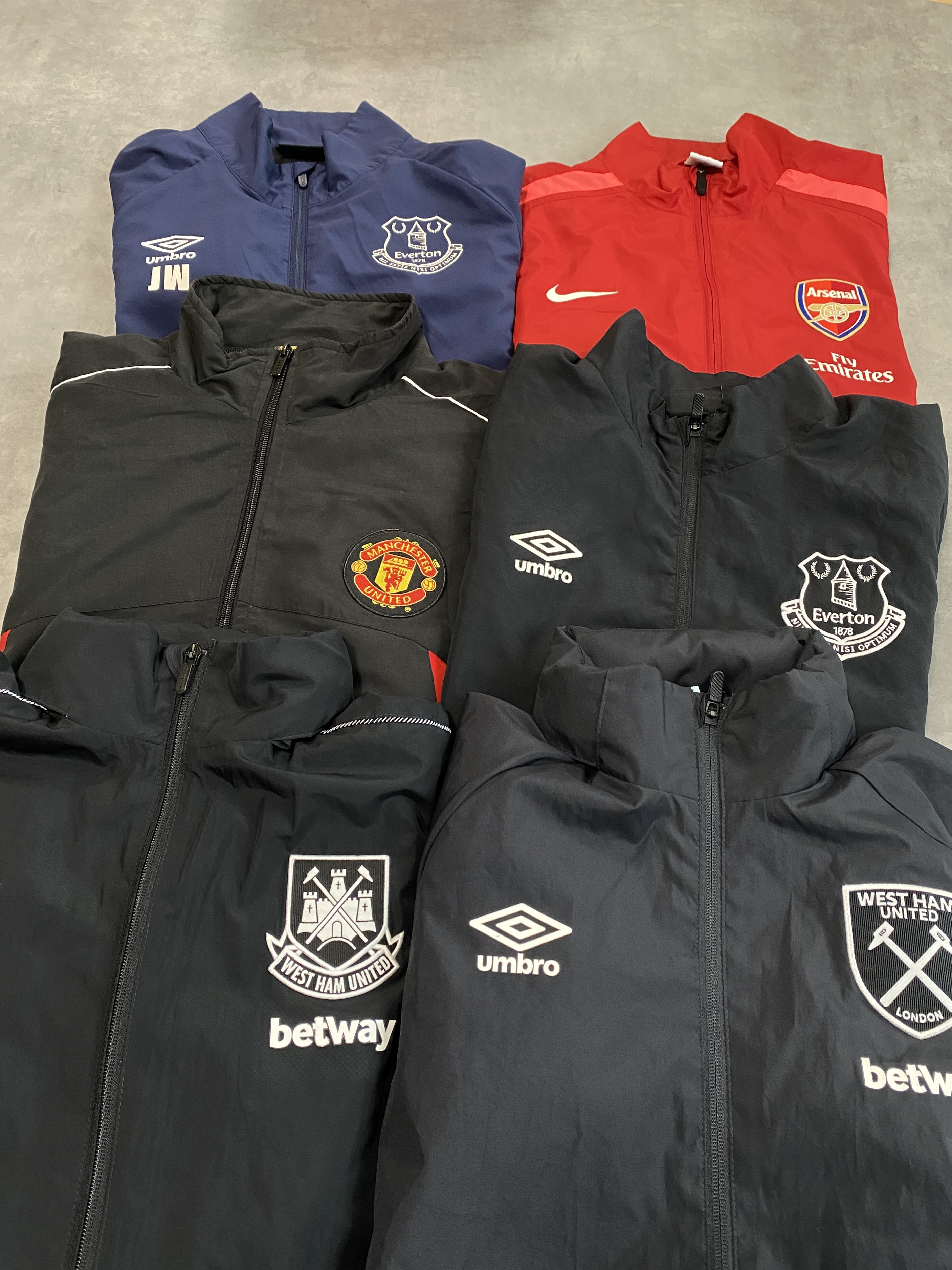 大人気サッカーチームアイテム販売中です😎