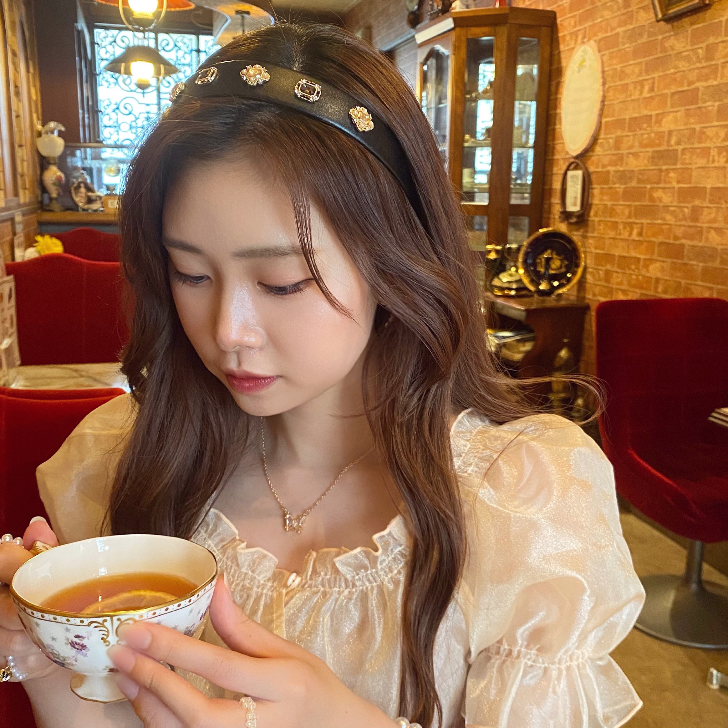 ヘアアレンジをワンランク上に仕上げてくれるビジューカチューシャ