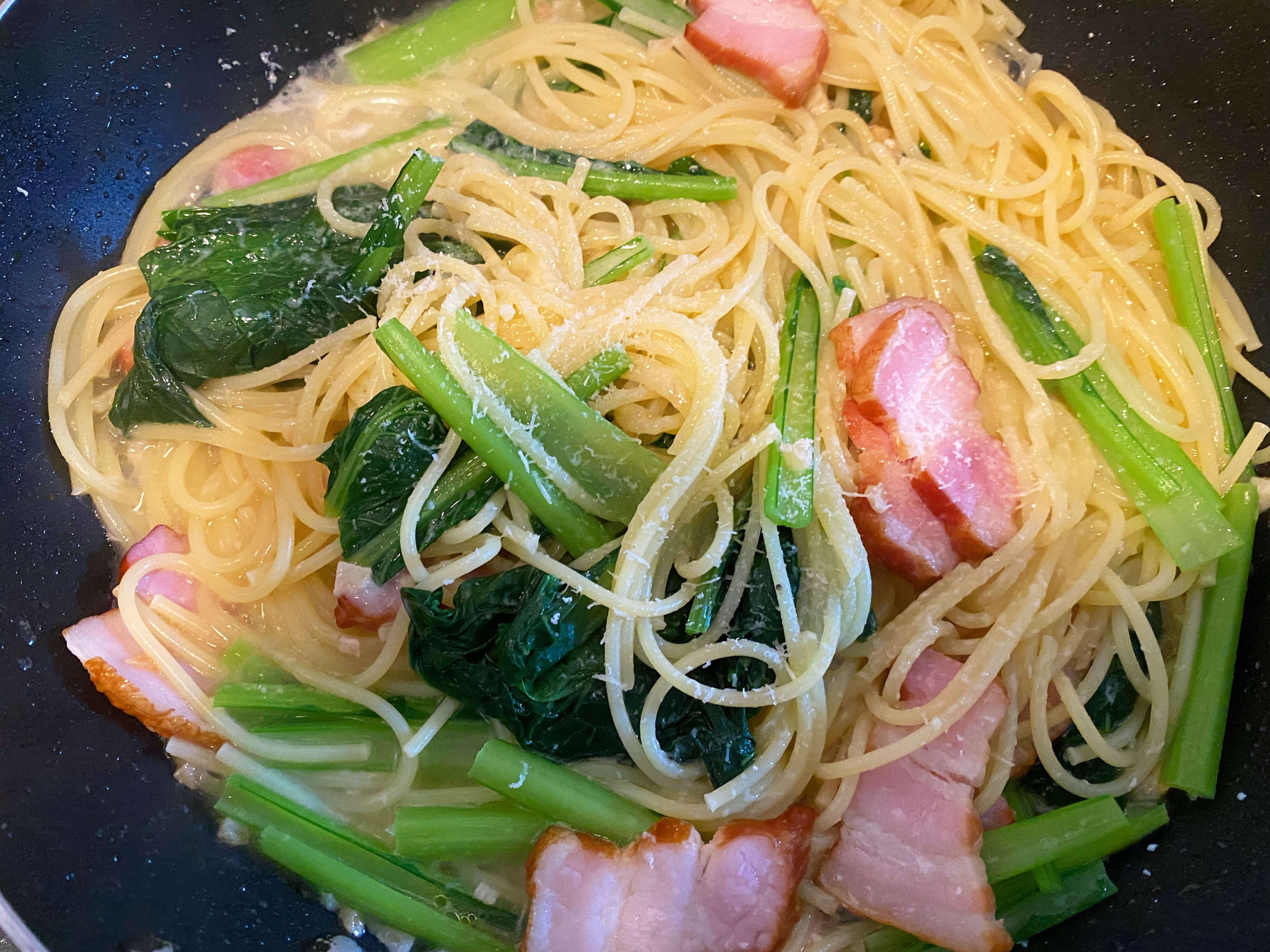 簡単♪♪小松菜とベーコンのパスタ✨🍽