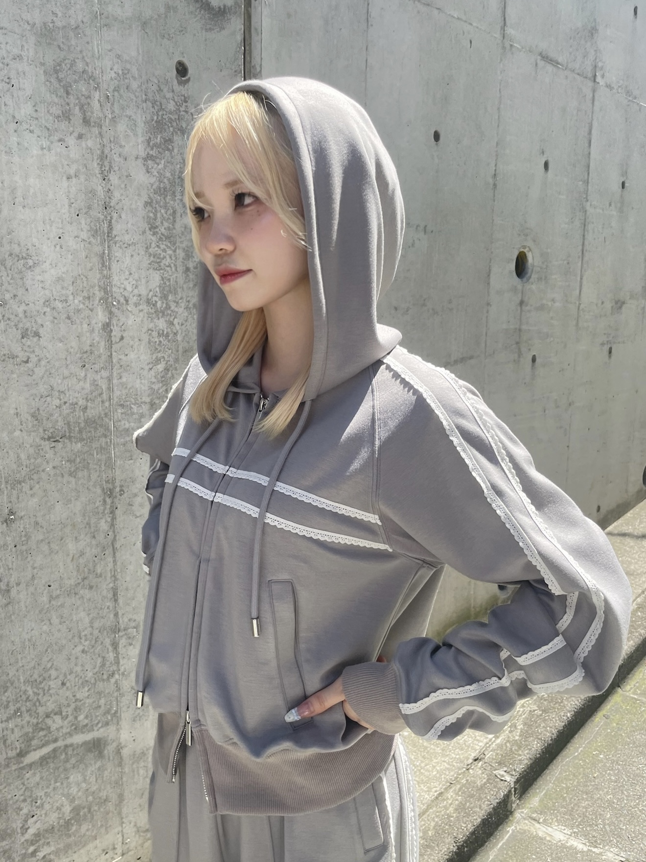 8/25 Mon. 19:00 TAFFY LINE ZIP-UP