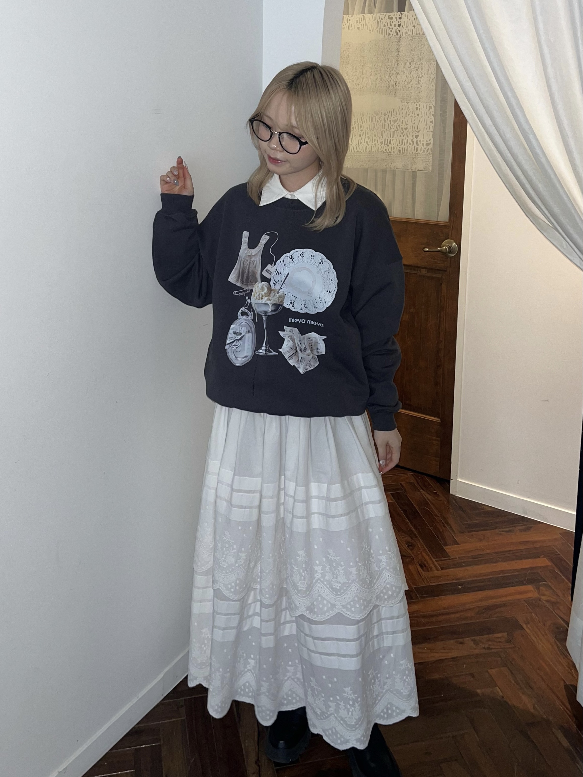 8/18 Tue. 19:00 WIDE TUCK LACE SK