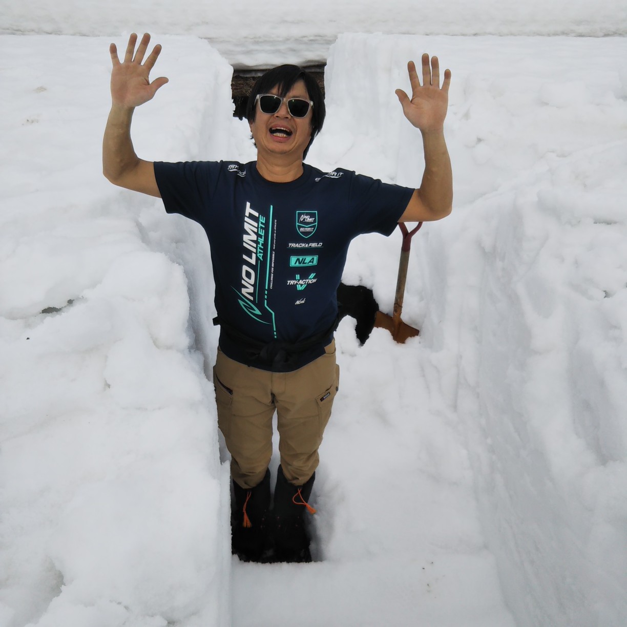 田んぼにまだ積雪1.3m！