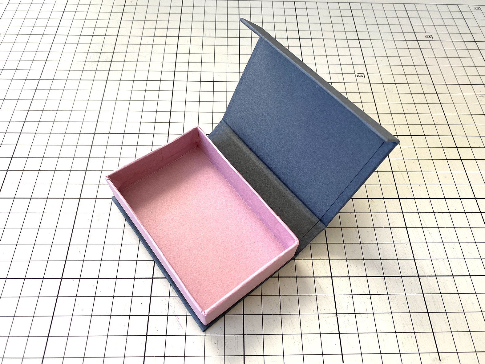 試作日記 : 磁石付きカードケース ブック式