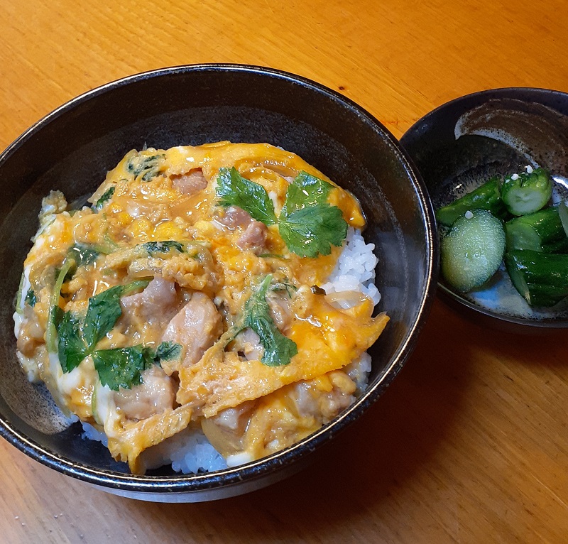 やわらかジューシー 親子丼（甘塩糀で漬けた鶏肉を使用）