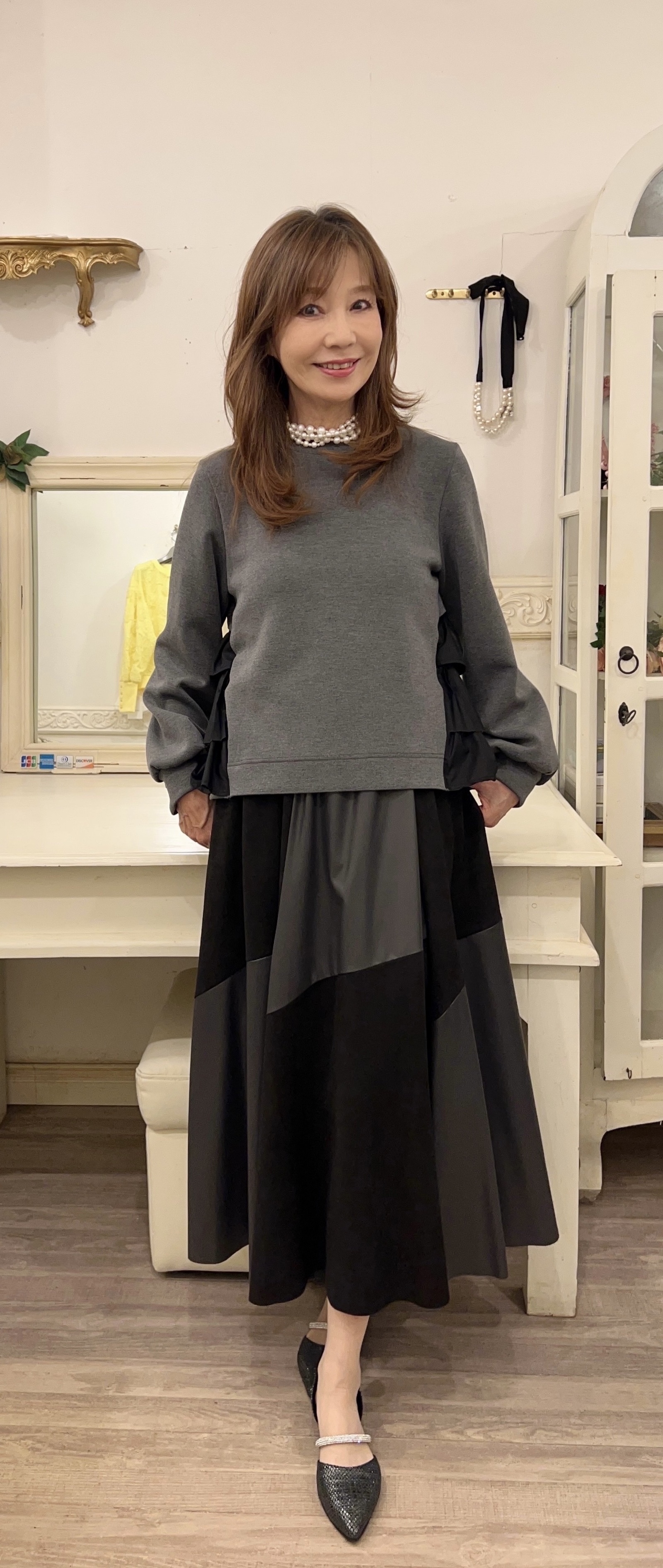 ヴェロフォンナのフリルプルオーバー