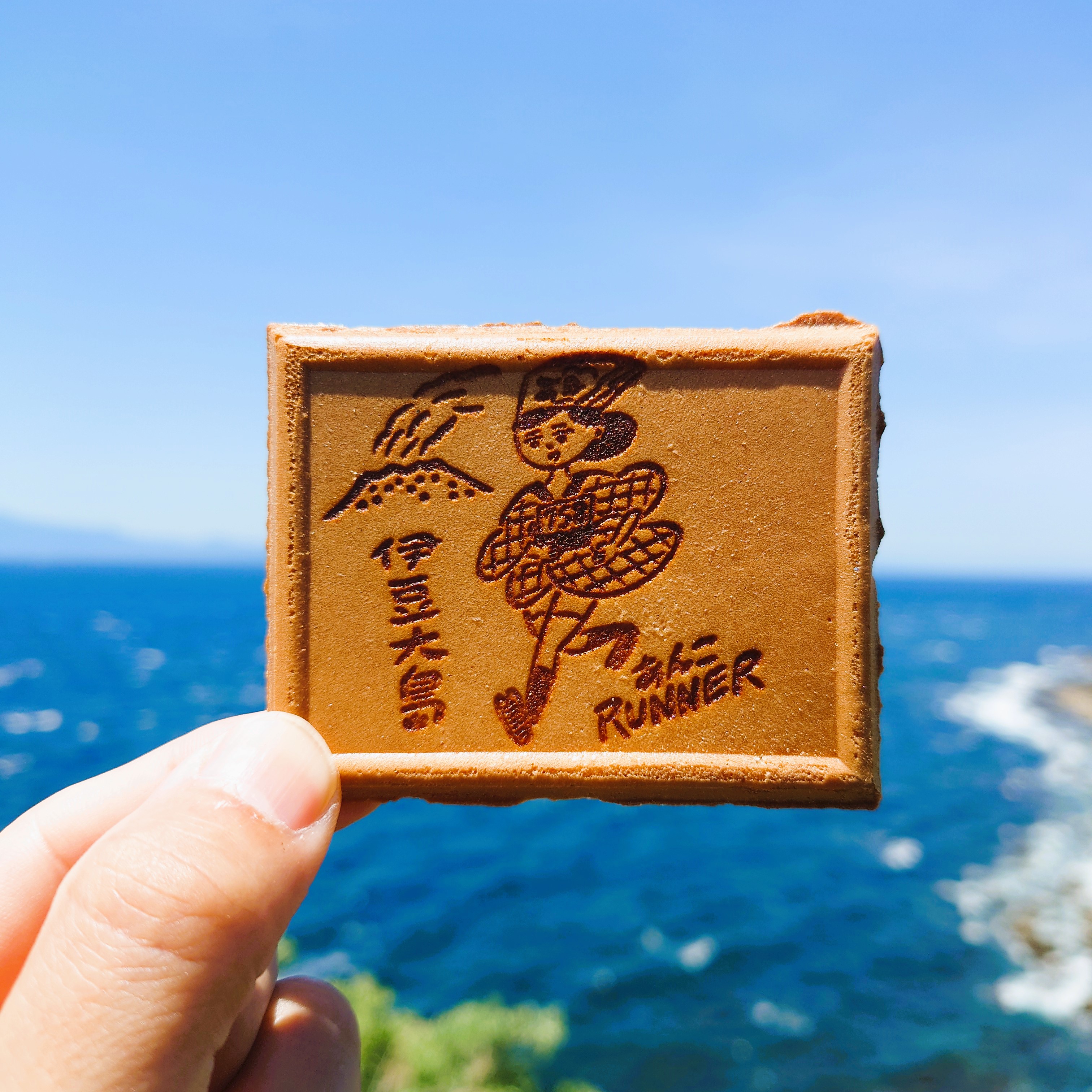 出来上がるまで3日間！離島の職人が作る牛乳煎餅！