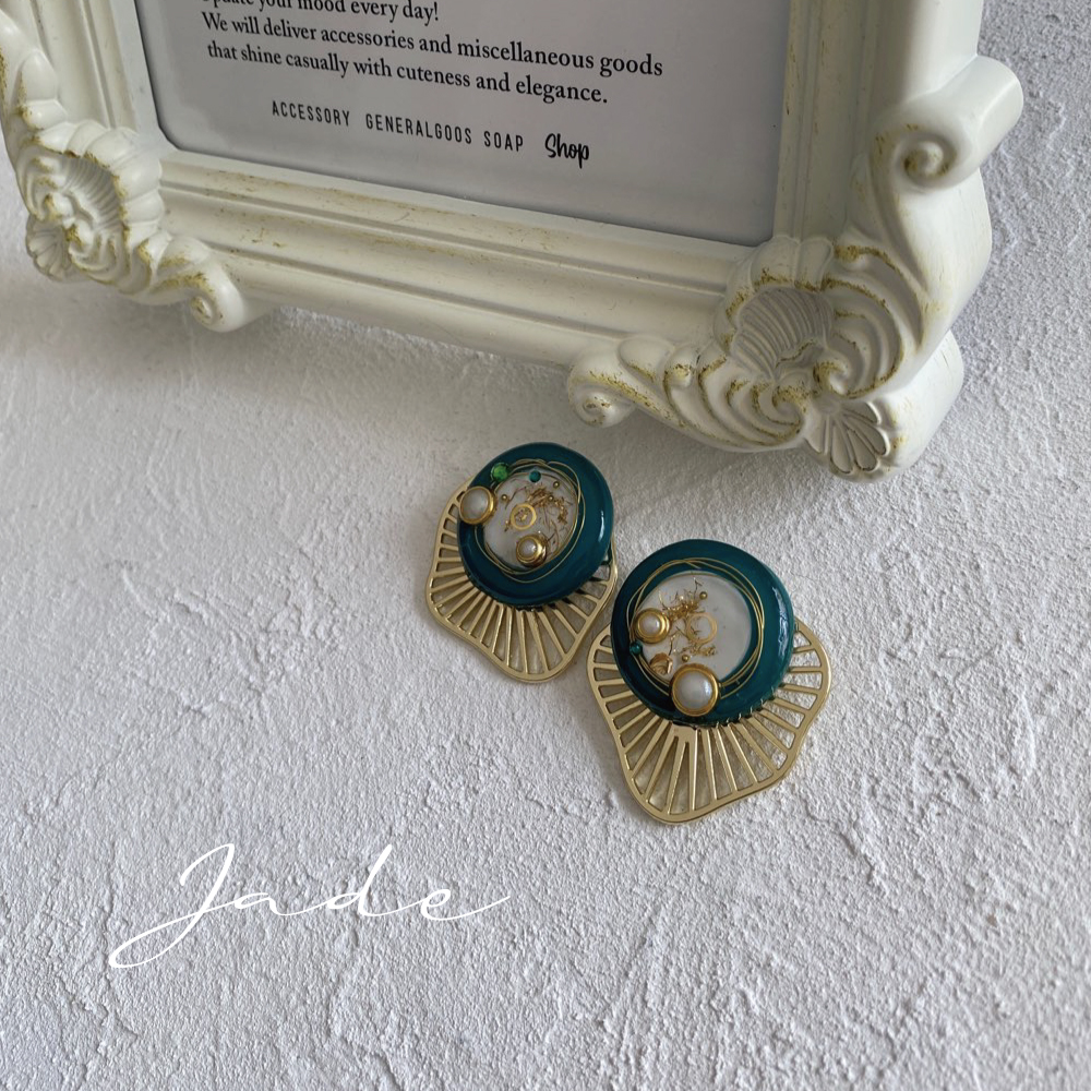 ぐるぐるワイヤーデザイン（イヤリング）　JADEアクセサリー