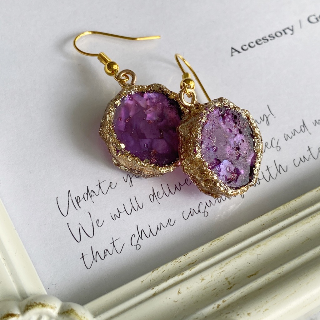 シェルパウダーゴールドグラデーションピアス　JADEアクセサリー
