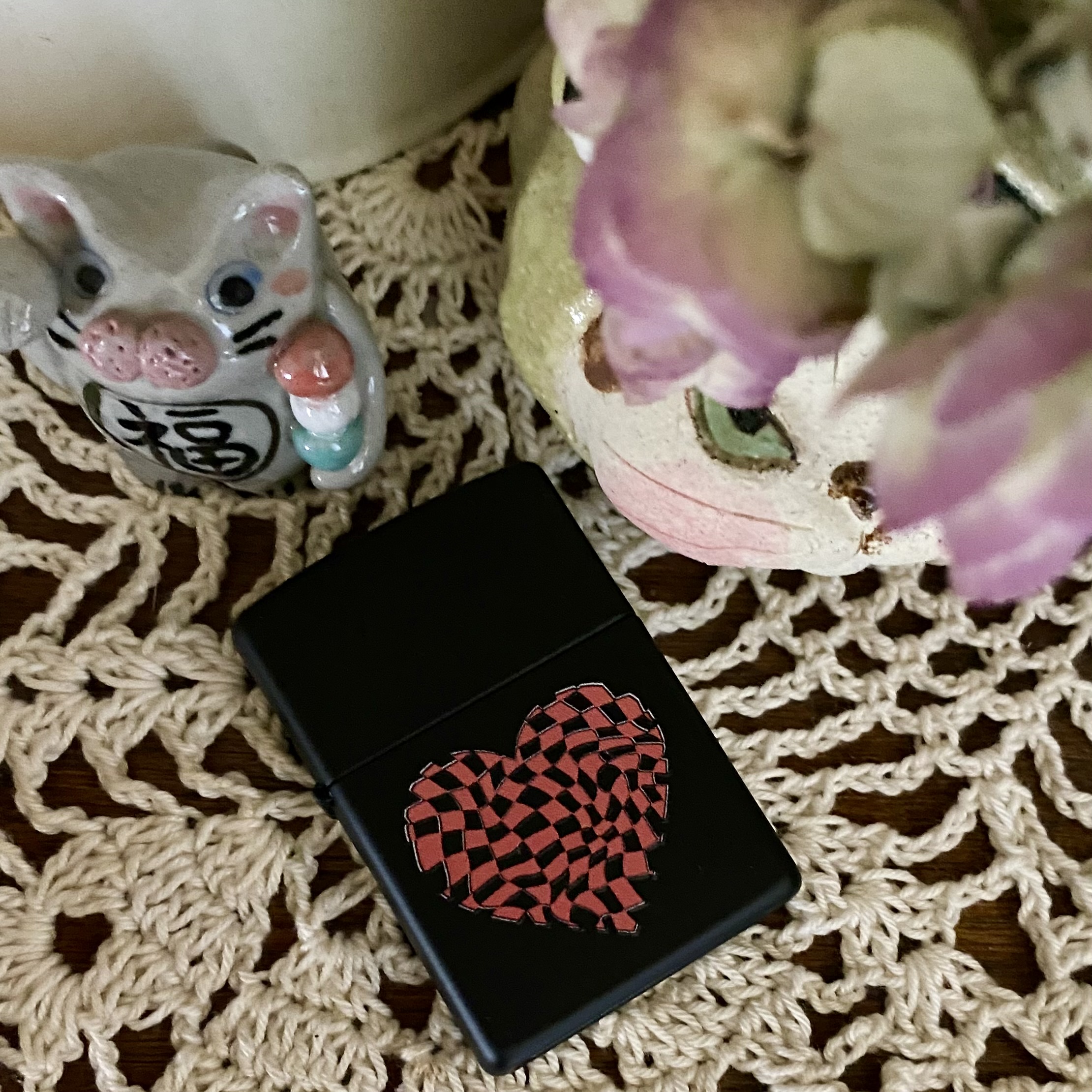 黒に浮かび上がるハートのデザイン❤ZIPPO
