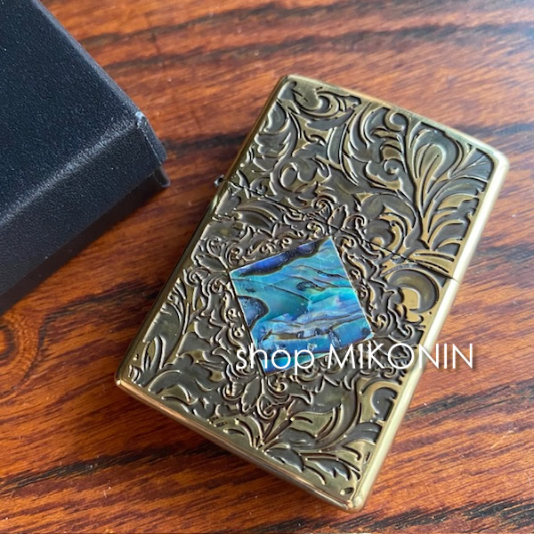 両面共にお洒落なデザイン ZIPPO