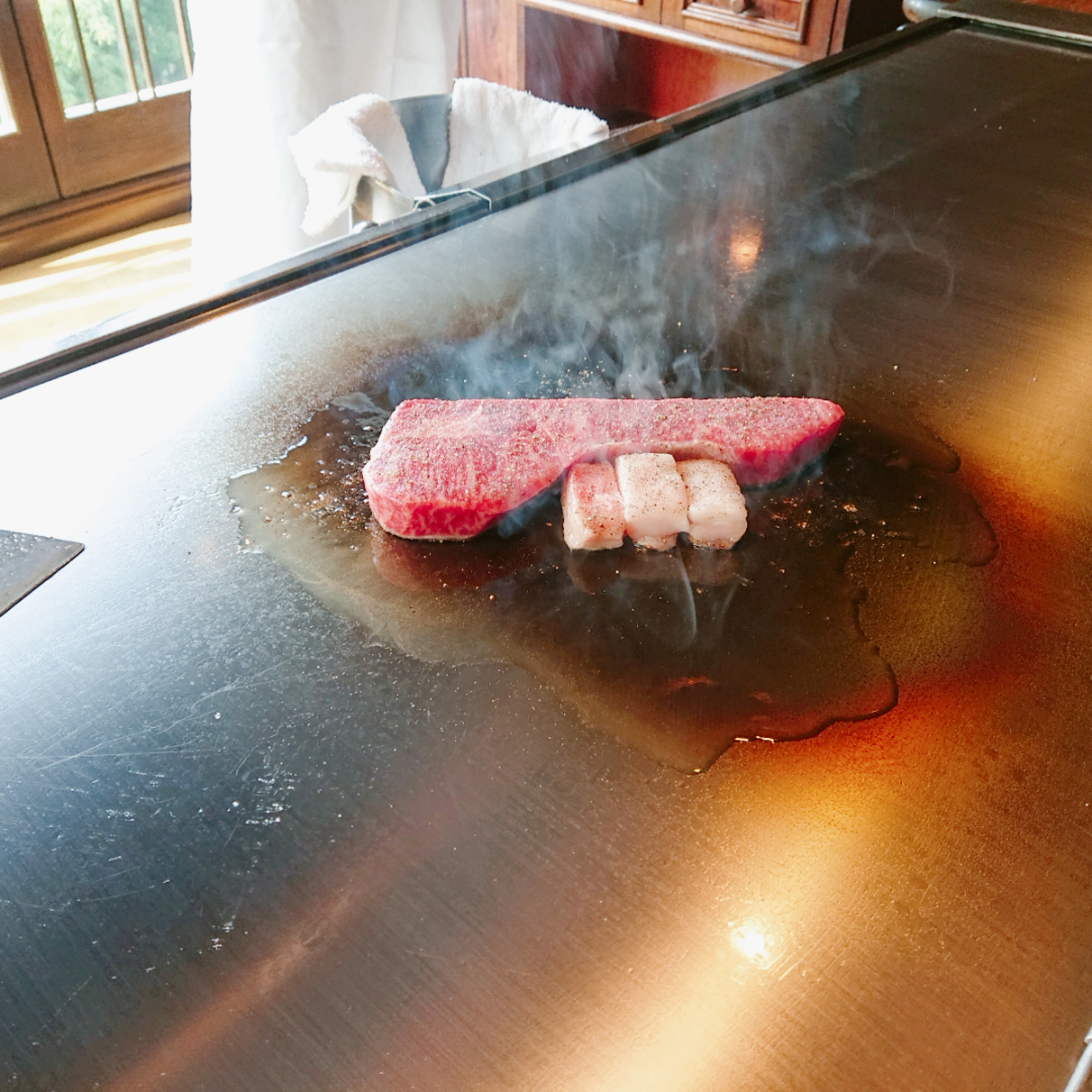 洋食のプロに教わった、食材を美味しく焼くための5つのコツ