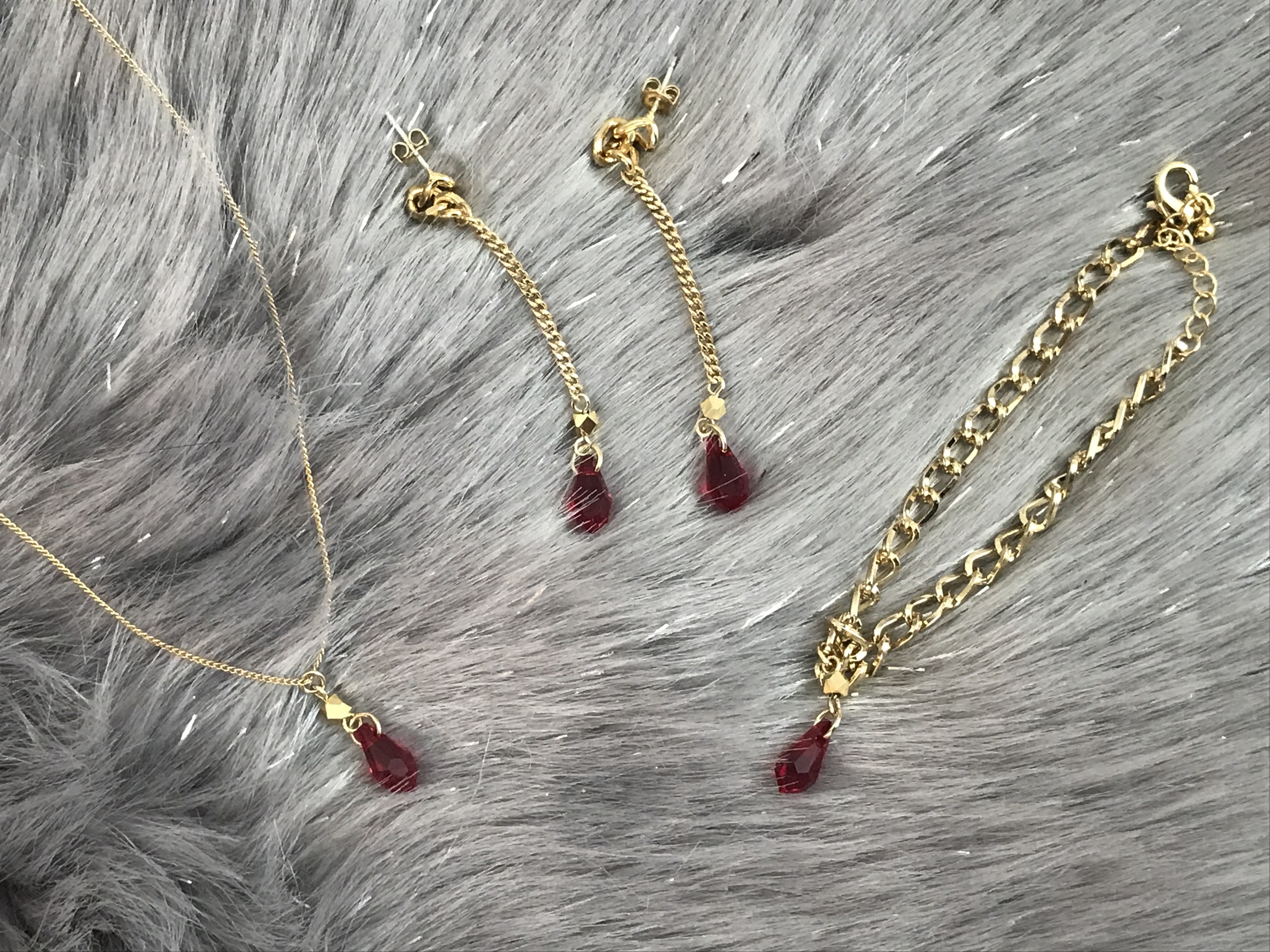 お揃いのネックレス&ピアス&ブレスレット☆