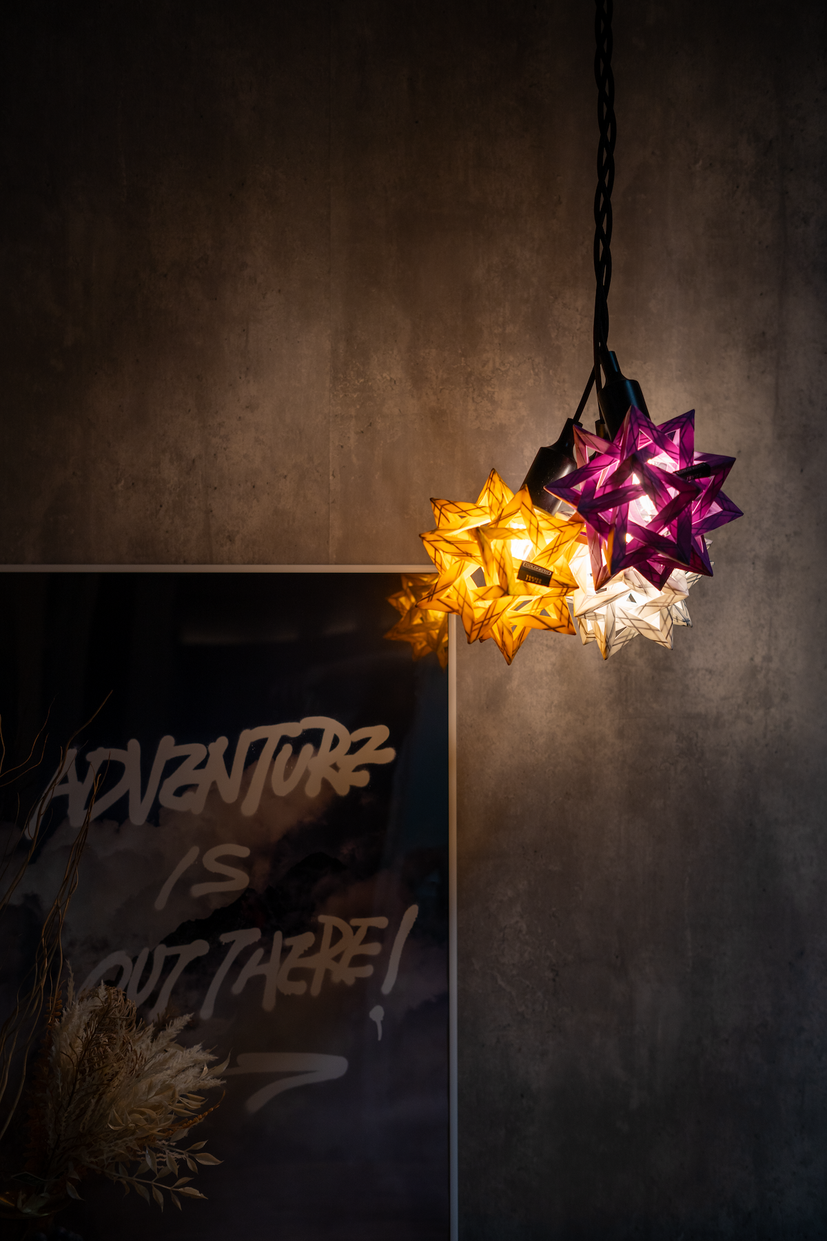 リビングをおしゃれにする照明アイデア|COLONISTA流アウトドア雑貨の活かし方