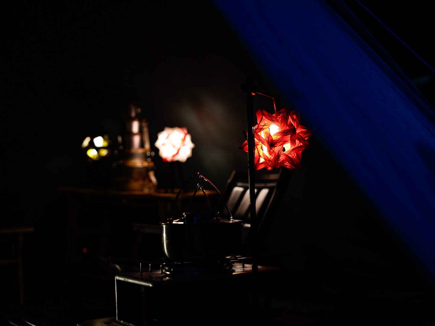 アウトドア雑貨をインテリアに取り入れる方法｜照明選びで失敗しないポイント