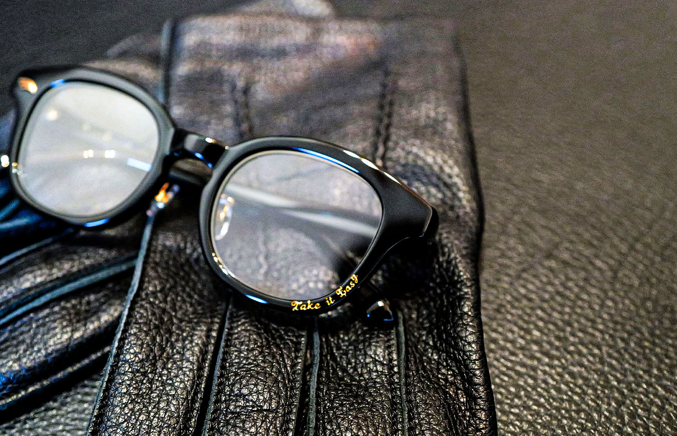 ★ Brown Gold の文字が淡く反射 ★