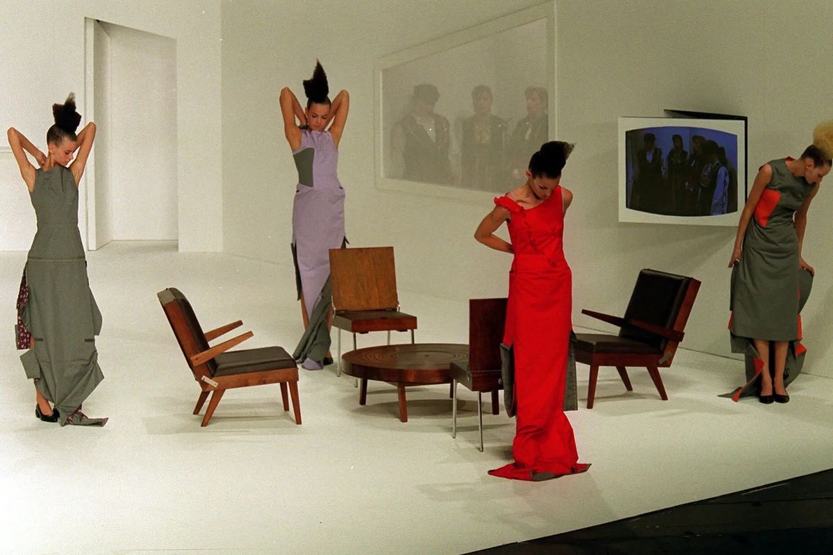 服を超えたデザイン哲学 -hussein chalayan-