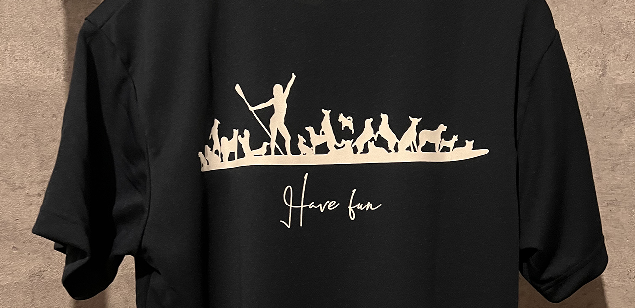 DOG SUPデザインのドライ生地Tシャツの登場です。