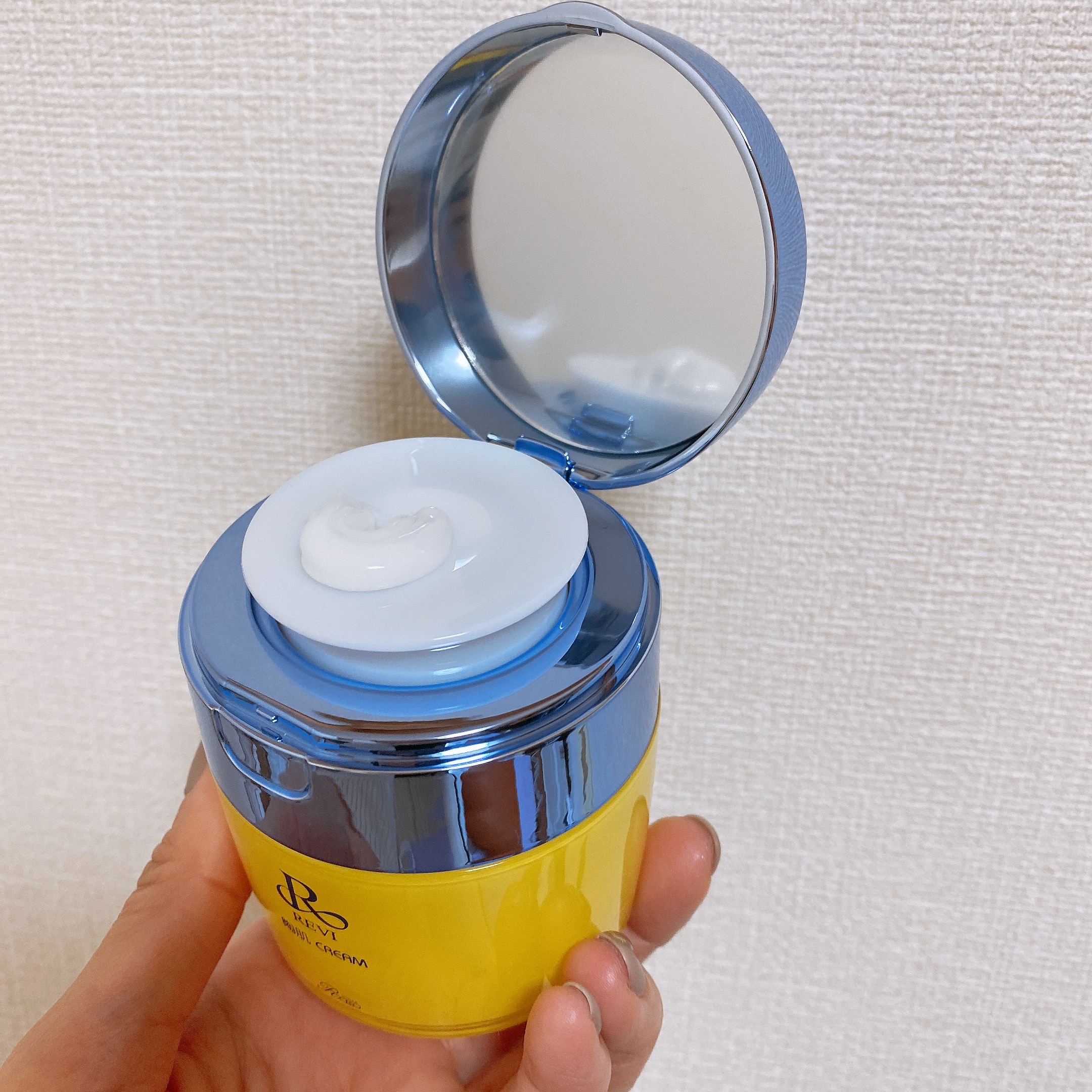 クリームでリフトアップ！